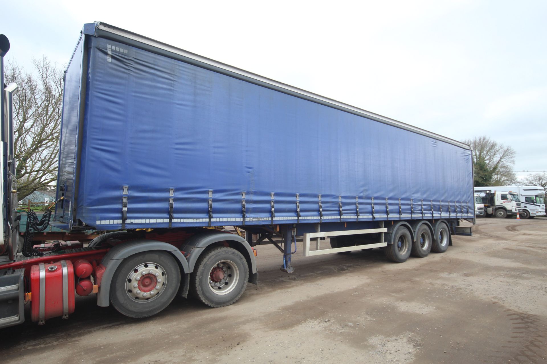 **CATALOGUE CHANGE** Montracon 39T 13.7m tri-axle curtain-side trailer. Registration C224538. Date