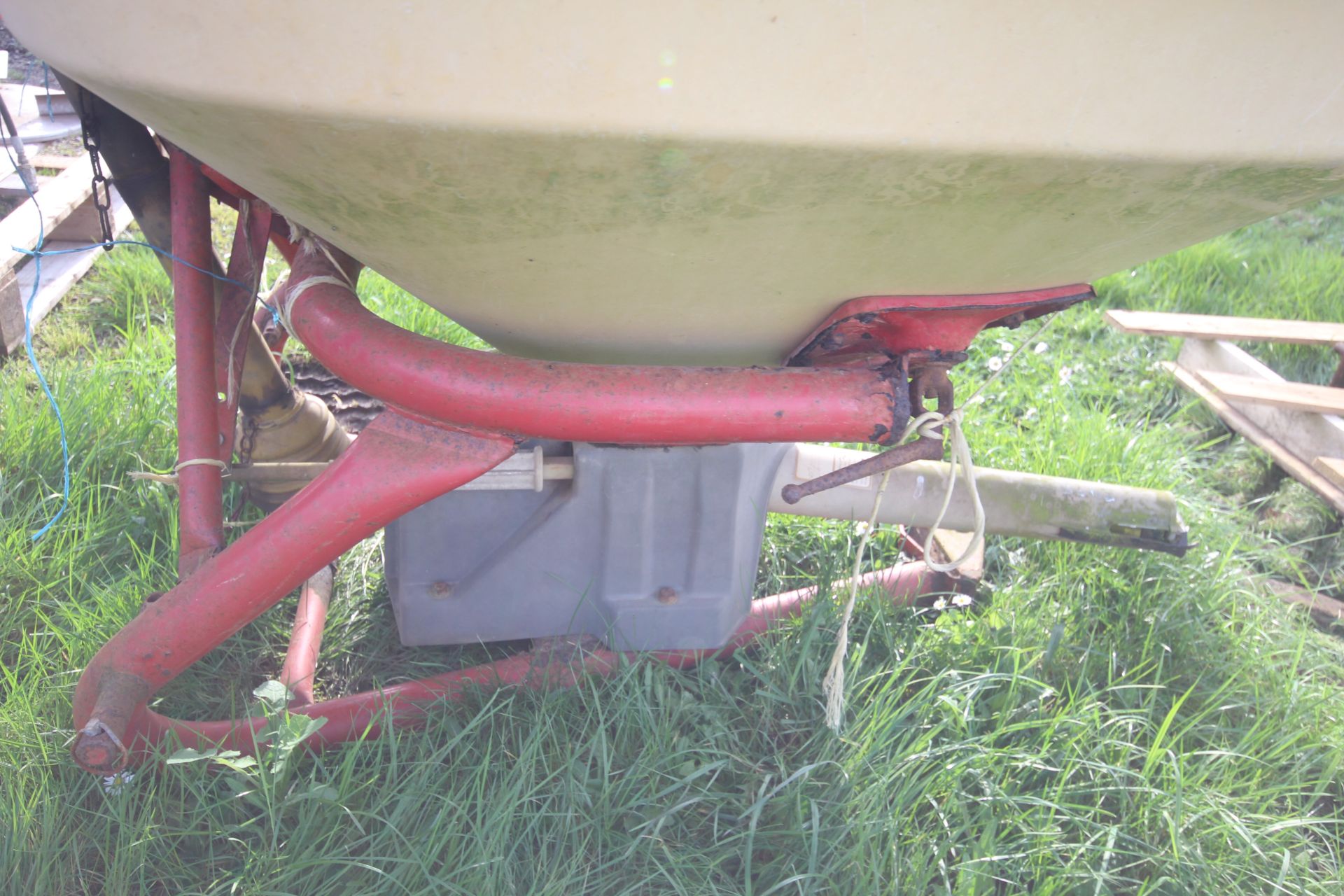 Vicon Vari-Spreader 402 fertiliser spreader. Serial Number 2210713966. V - Image 3 of 10