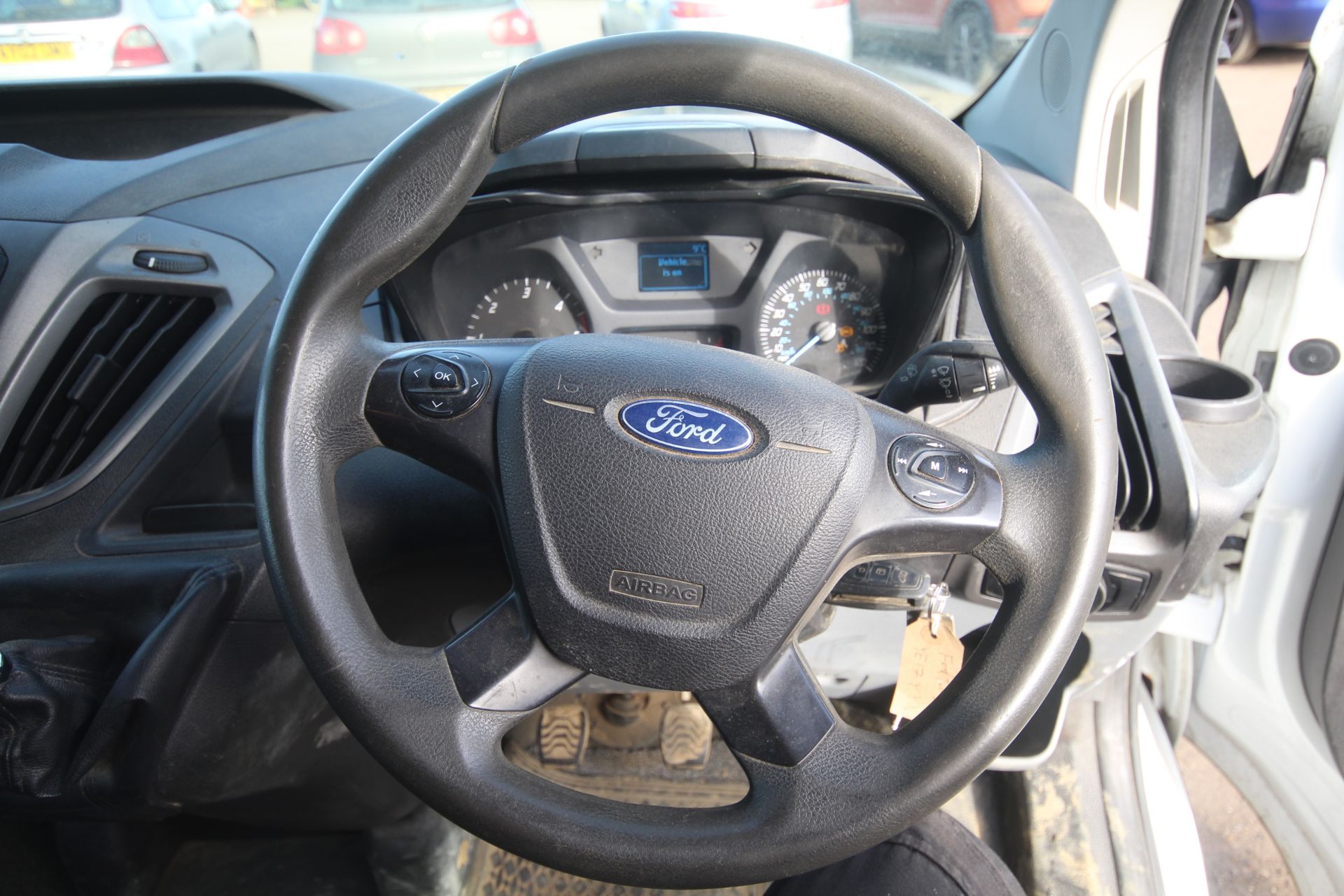 Ford Transit Custom 290 2L diesel manual van. Registration YE17 YYX. Date of first registration 31/ - Bild 34 aus 56