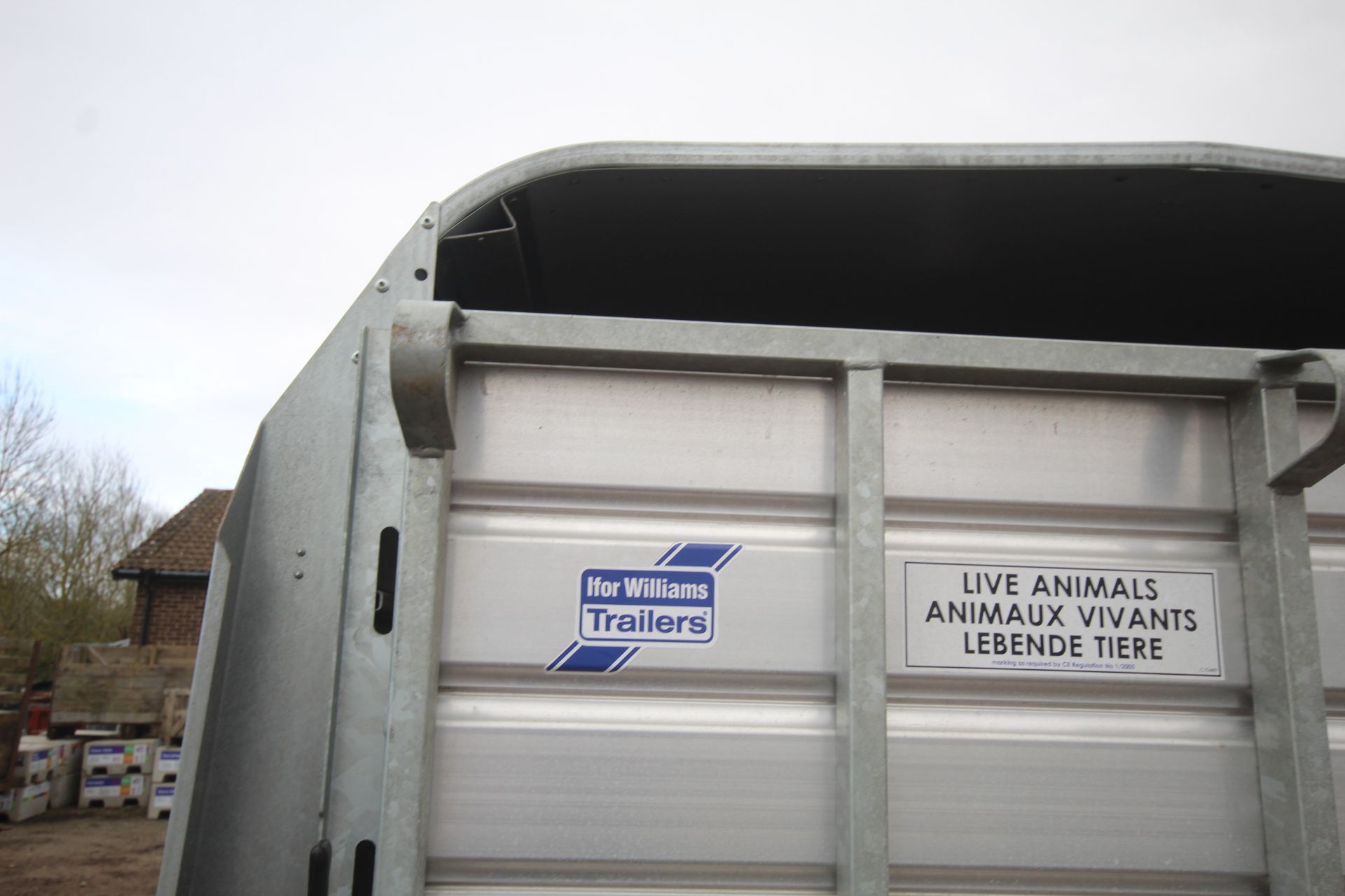 Ifor Williams TA5G 10ft x 6ft twin axle livestock trailer. With dividing gate. Mainly used for hay - Image 27 of 52