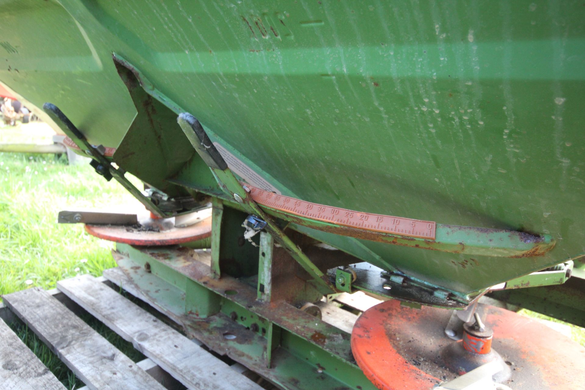 Amazon ZA-U 1001 12m twin disc fertiliser spreader. For sale due to retirement. V - Bild 12 aus 19