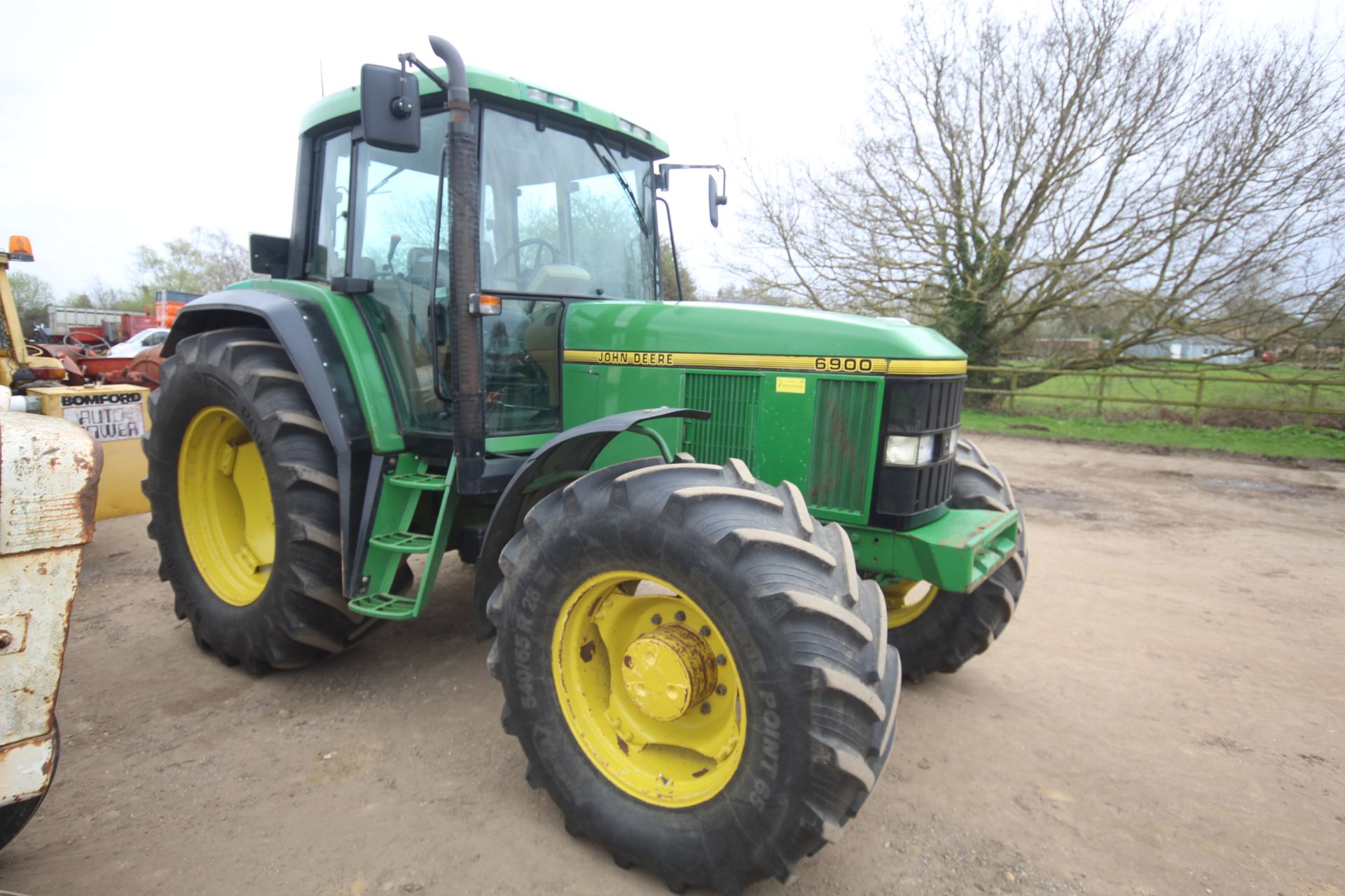 John Deere 6900 4WD tractor. Registration R952 LEL. Date of first registration 01/08/1997. 11,230 - Image 4 of 76