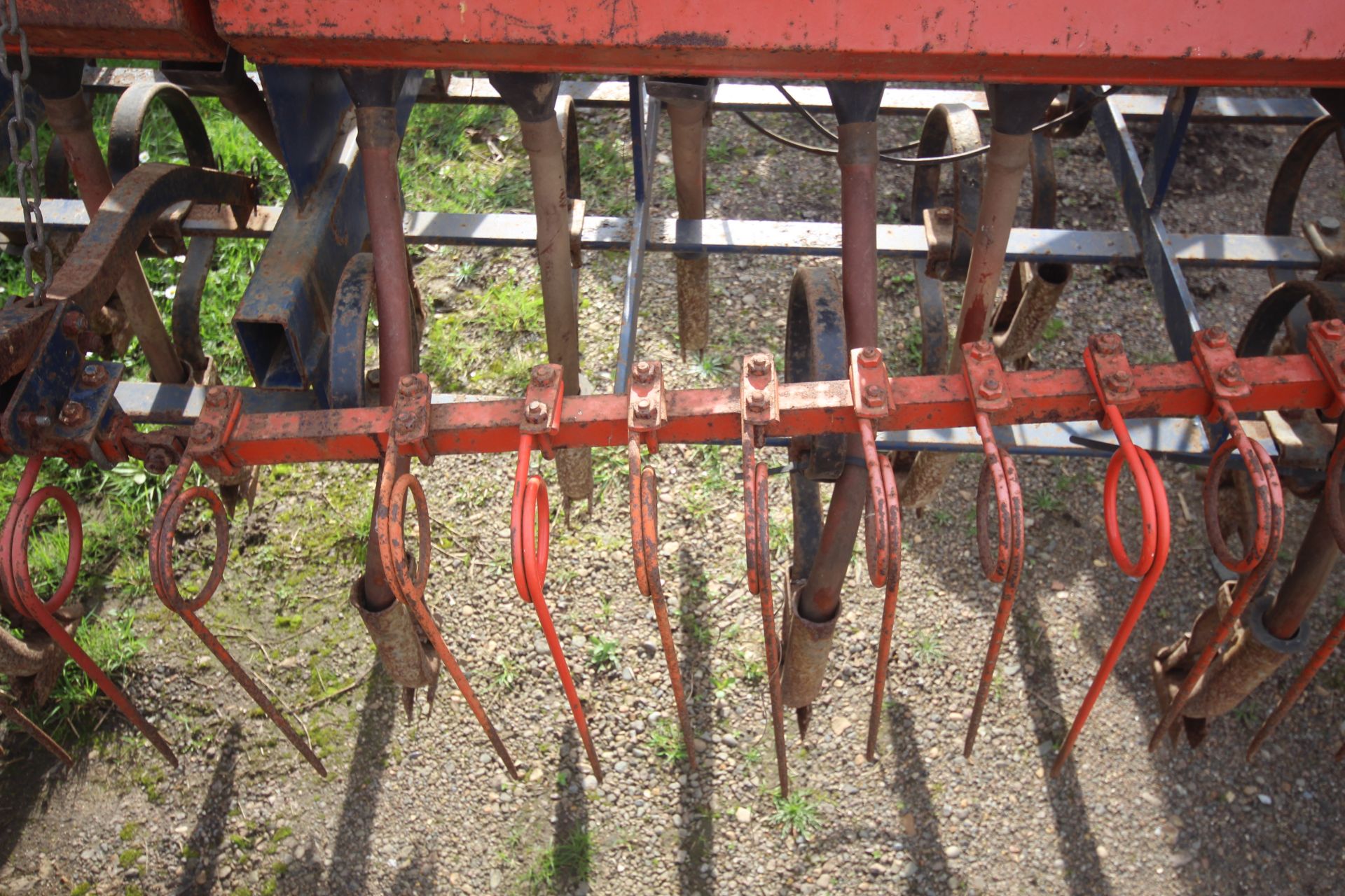 Nordsten 3m spring tine drill. Previously used for maize. Manual held. V - Image 42 of 56