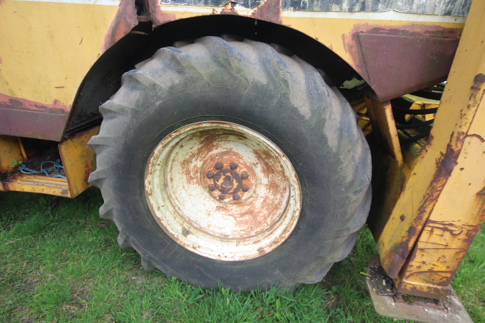 International Harvester 260A 2WD backhoe loader. Registration CWJ 891T (no paperwork). Date of first - Image 71 of 104