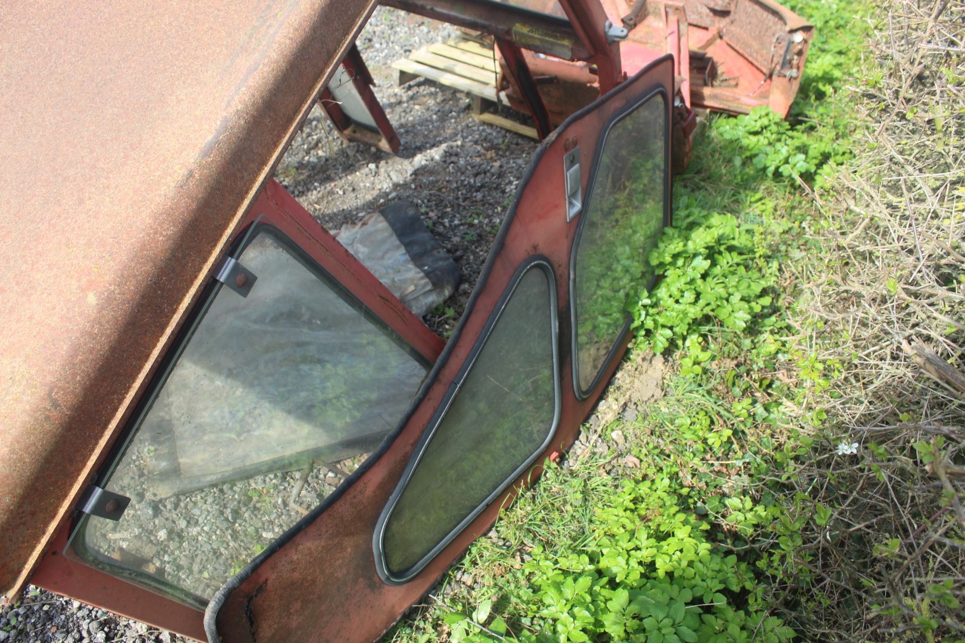 Massey Ferguson 240 cab and mudguards. - Image 7 of 16