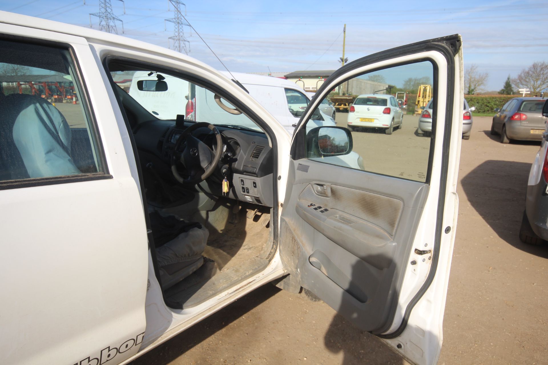 Toyota Hilux 2.5L diesel manual double cab pick-up. Registration FD11 UHA. Date of first - Image 30 of 58