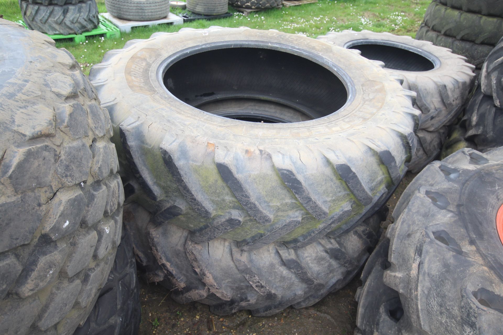Set of tyres. Comprising 520/85R42 rears and 16.9R - Image 7 of 9