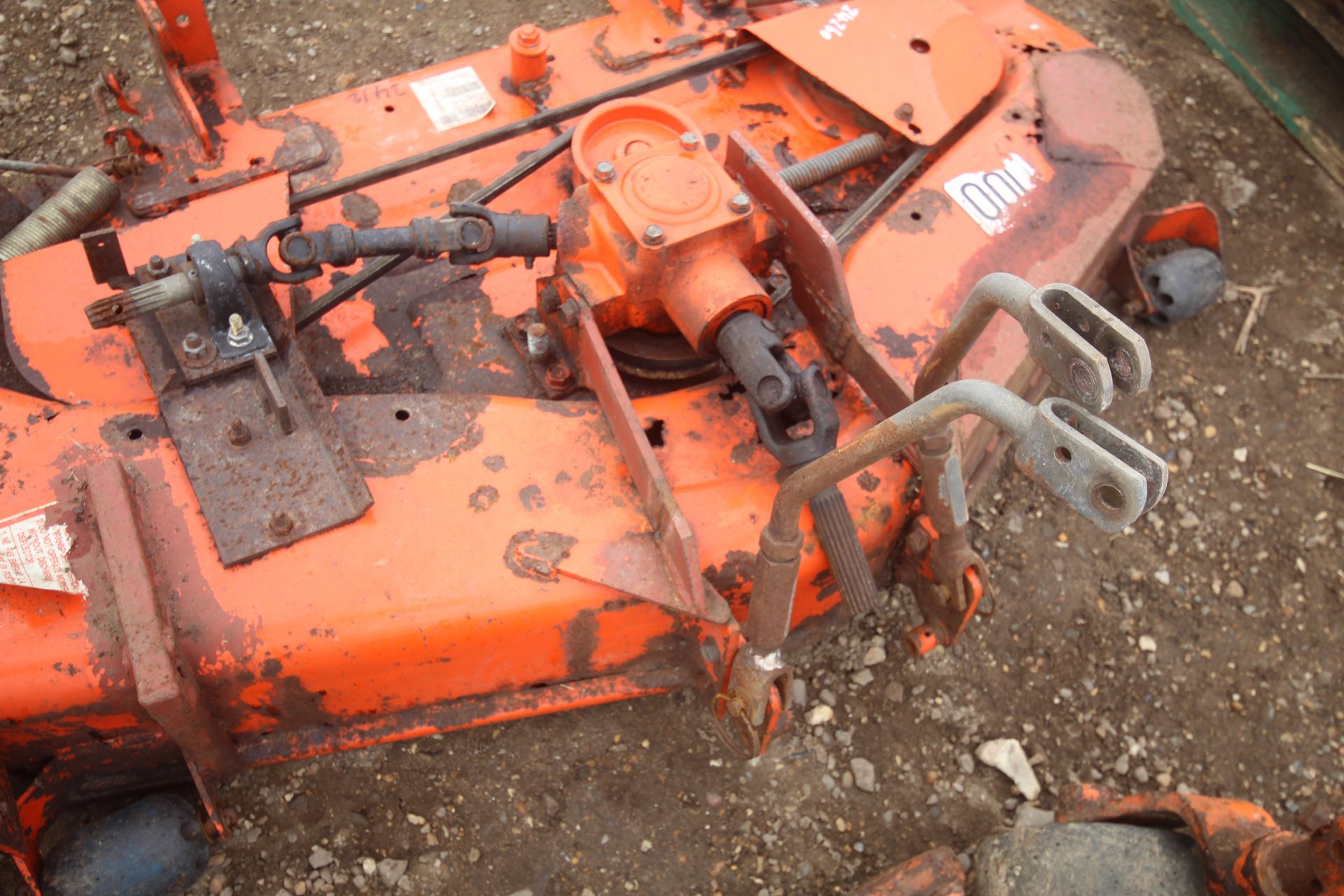 Kubota mid-mounted mower deck. - Image 6 of 6