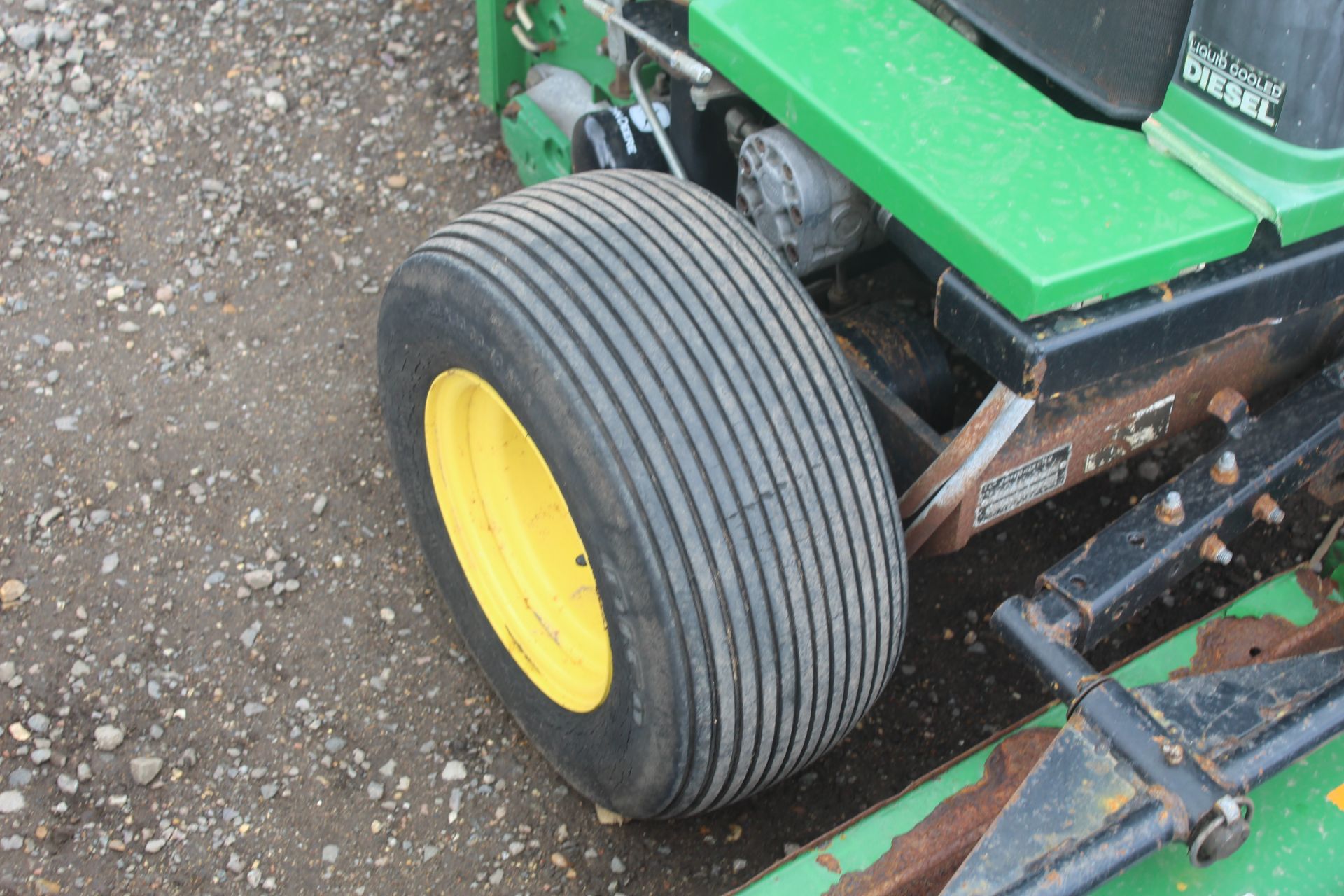 John Deere 2653A hydrostatic diesel triple gang fine-cut ride-on mower. Key held. V - Image 11 of 25