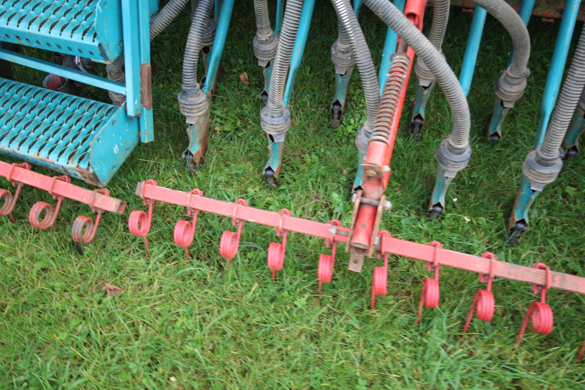 Maschio/ Sulky drill 4m combination. Comprising Maschio DM4000 power harrow coupled to Sulky SPI - Image 18 of 37