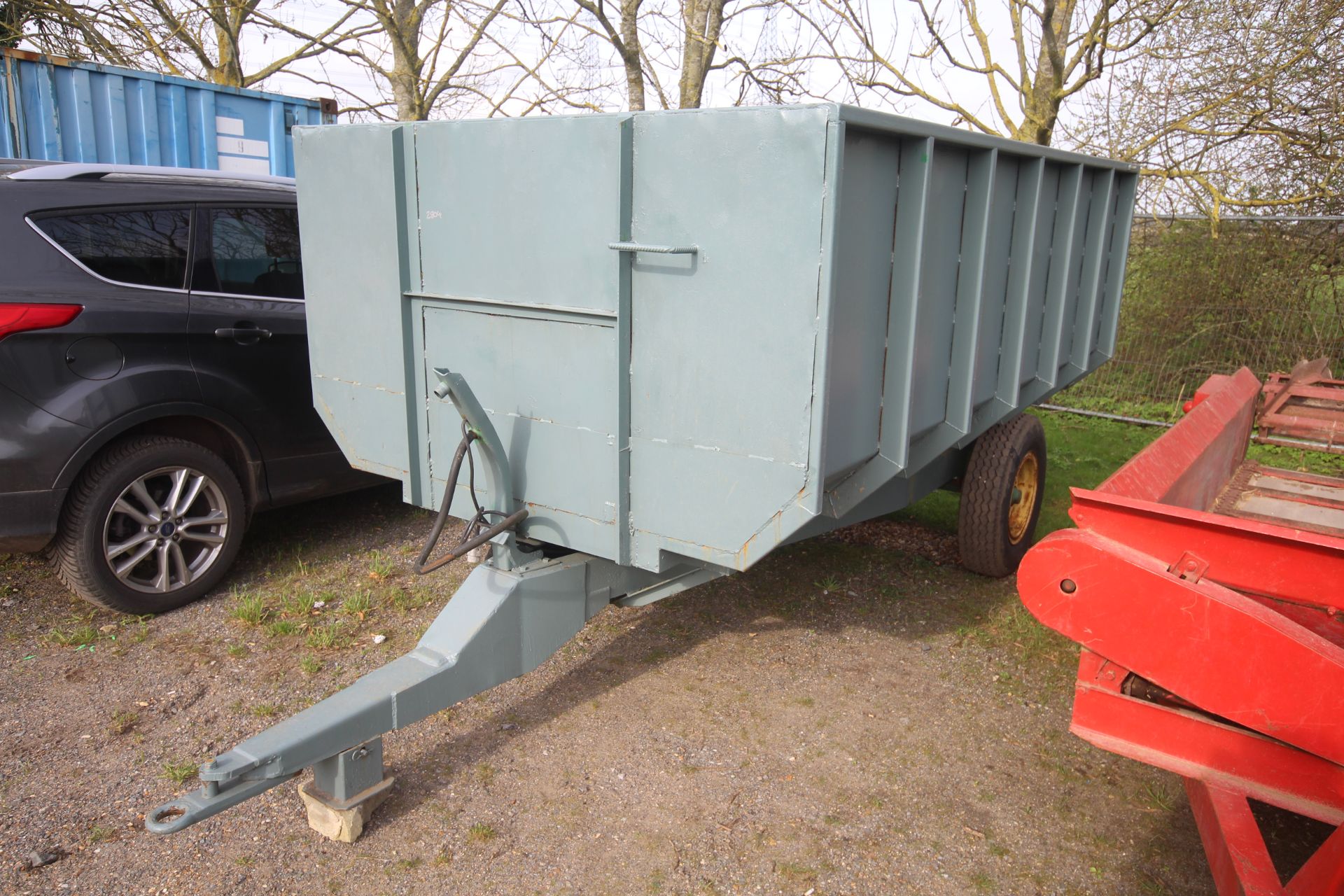 4T single axle tipping trailer. Recently refurbished. V