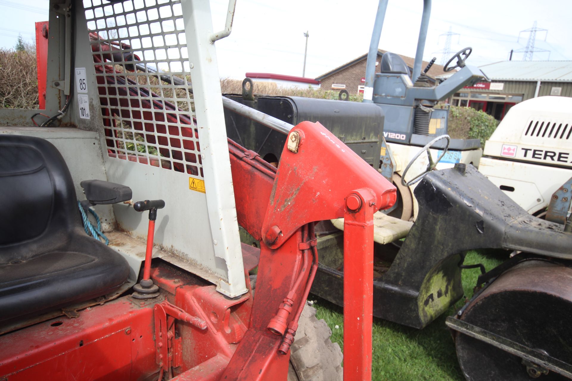 Gehl 3610 skid steer loader. With pallet tines and bucket. Key held. - Image 7 of 35