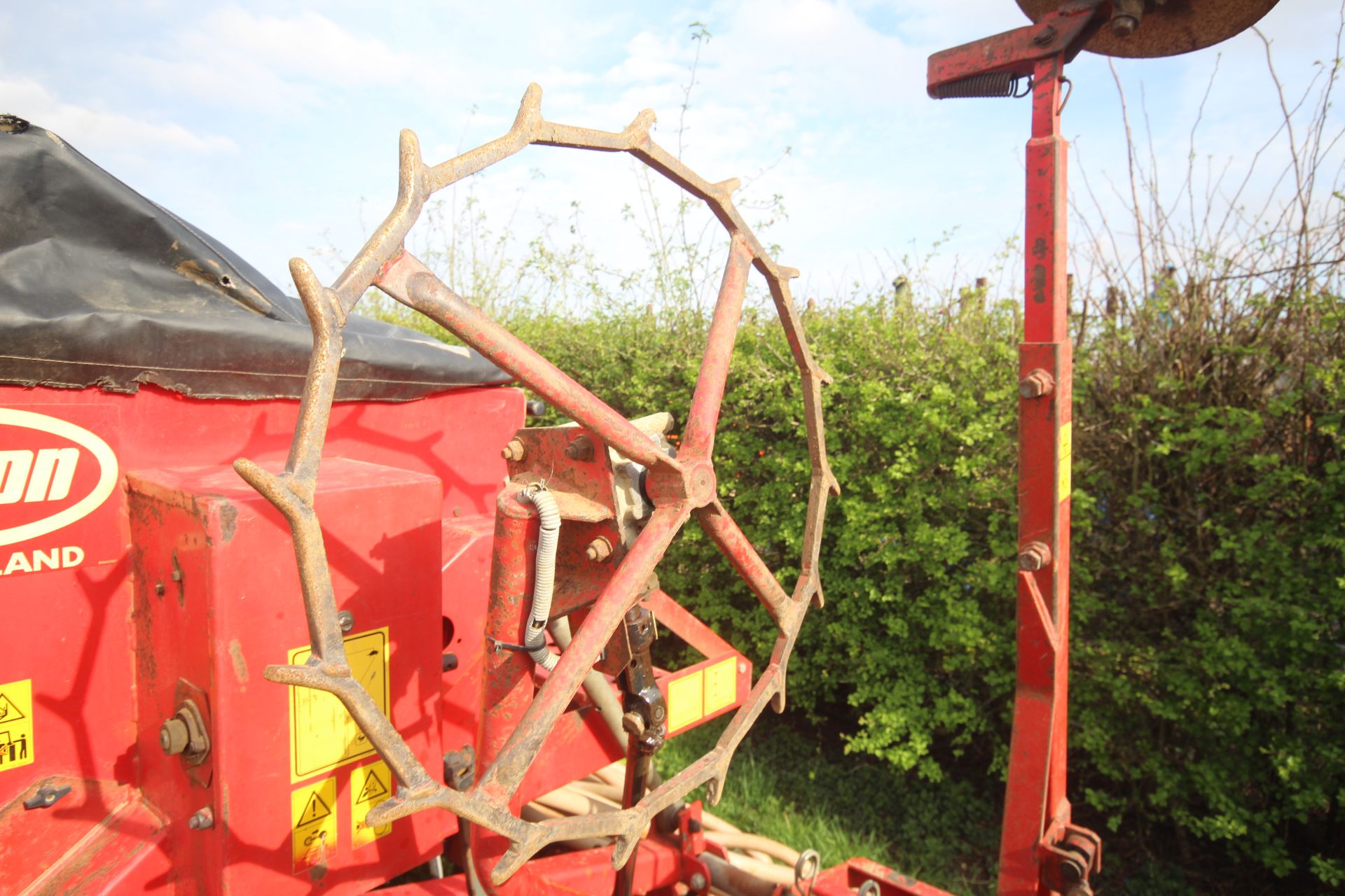 Maschio 4m power harrow. With packer. Piggybacked with Vicon LZ505 Suffolk coulter drill. 1995. With - Image 23 of 52