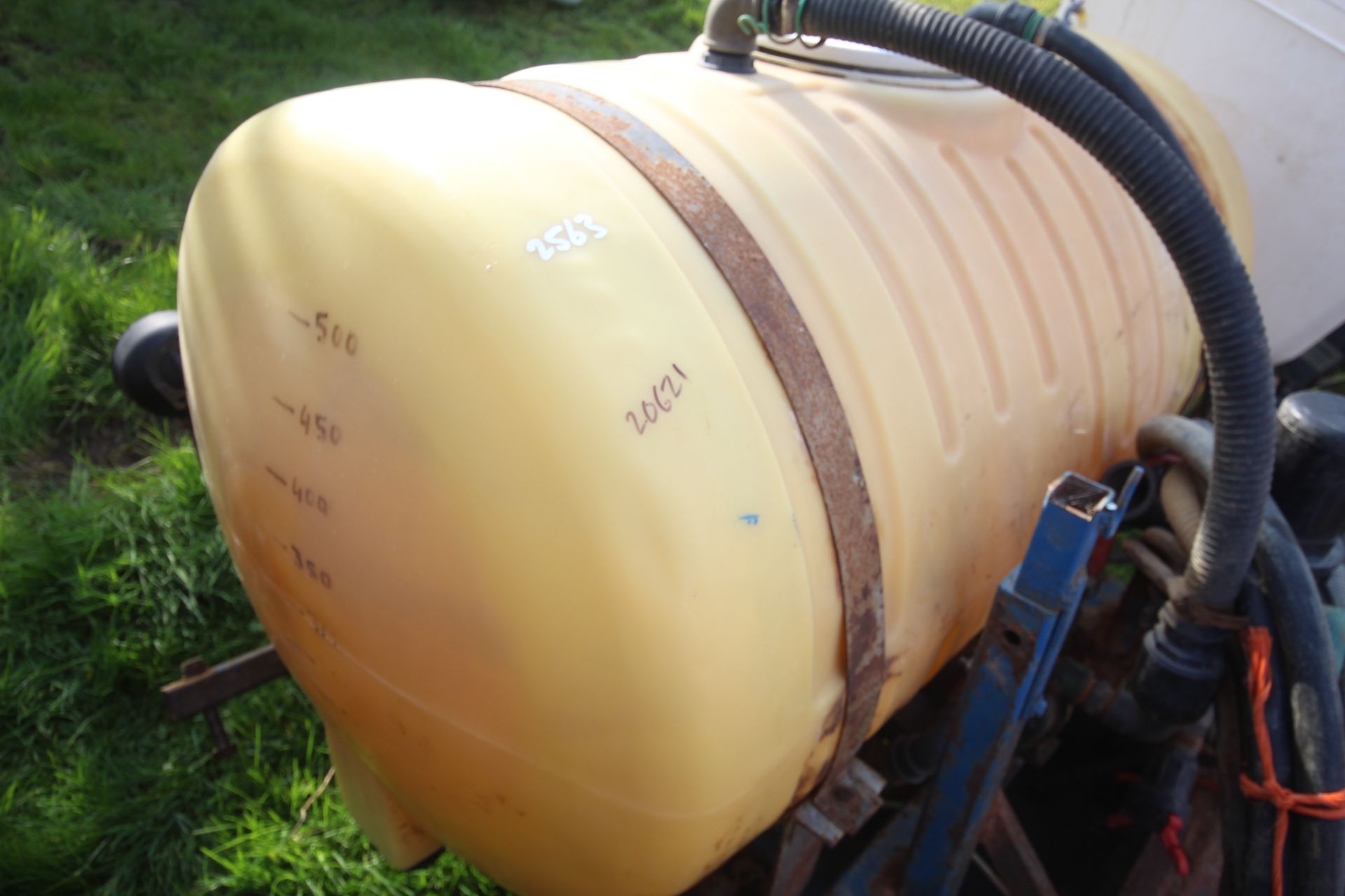 500L front mouted sprayer/ liquid fertiliser tank. With pump and pipework. Manual held. V - Image 3 of 11