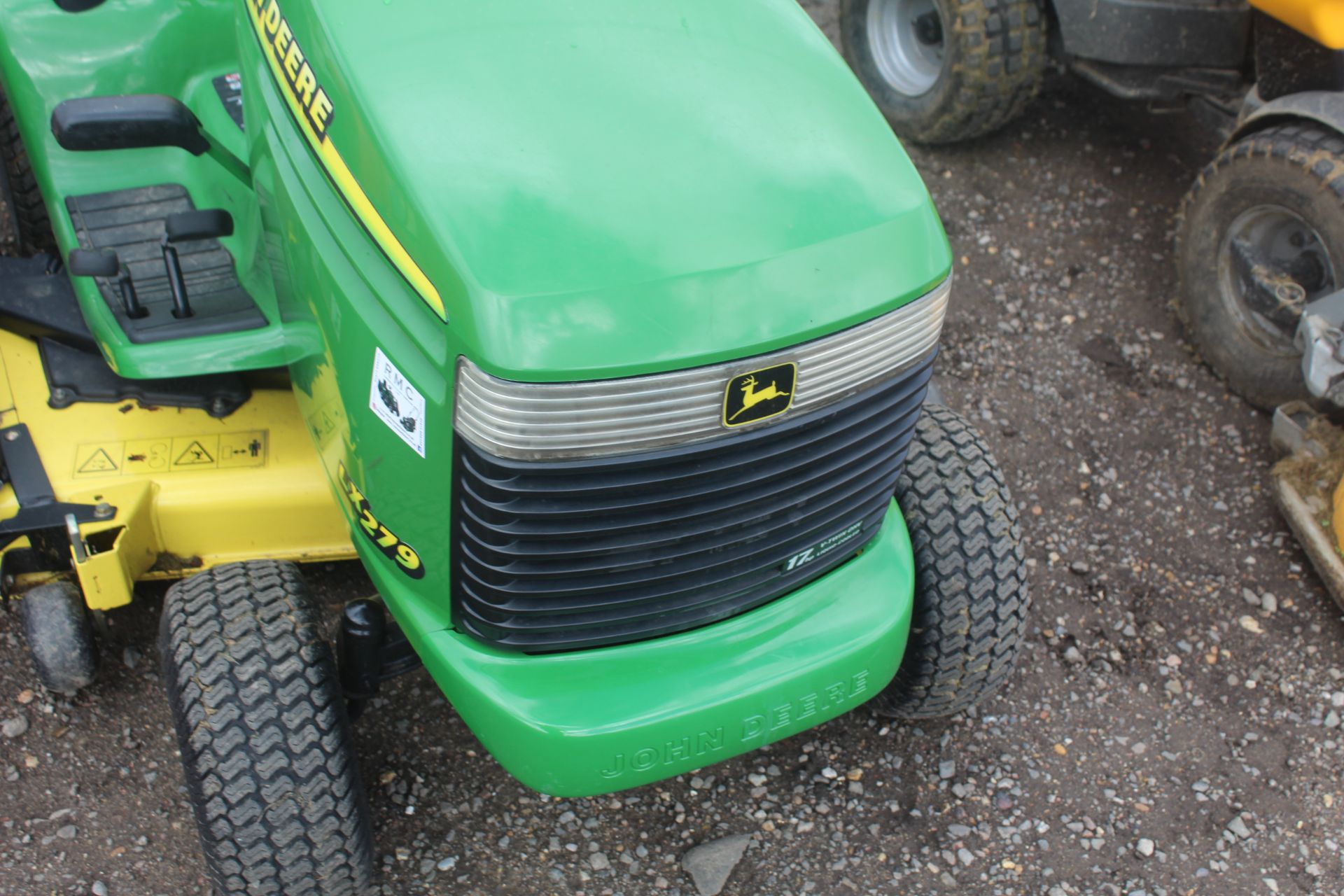 John Deere LX279 lawn mower with collector. Owned from new. Key held. - Image 8 of 30