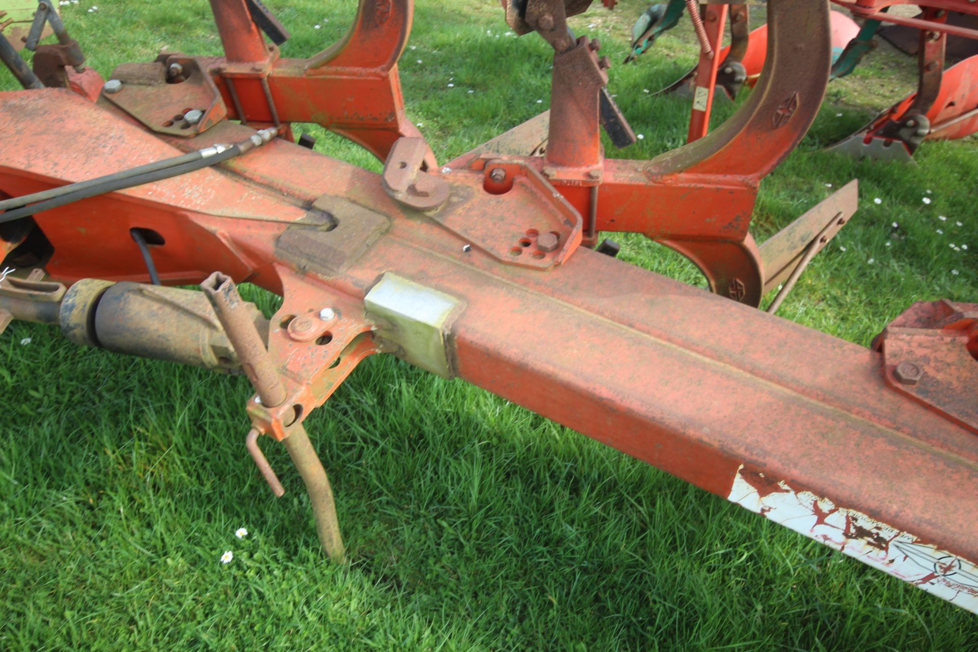 Gregoire Besson 5+1F reversible plough. 1997. One farm from new. V - Image 22 of 24