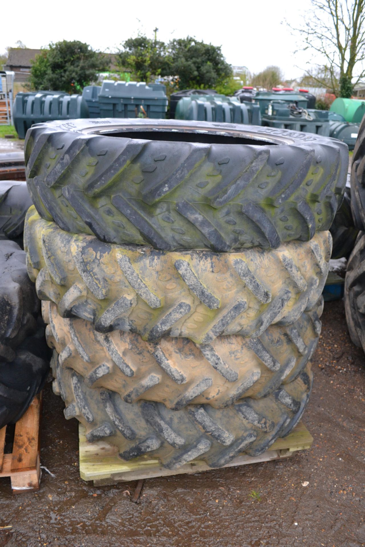 4x 320/85R32 row crop tyres to fit Bateman RB25 sprayer. One requires an inner tube. V