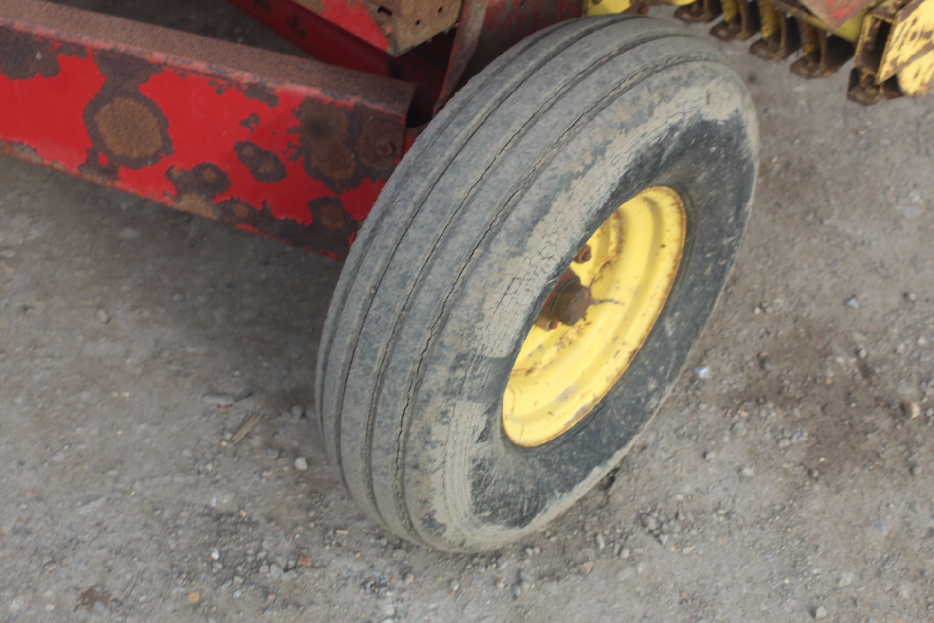 New Holland 376 conventional baler. From a Local Deceased Estate. Manual held. - Image 11 of 22