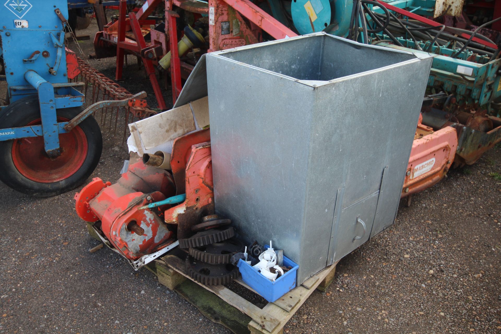 **WITHDRAWN, NOW SOLD WITH LOT 2540** Maschio power harrow and Sulky drill spares. V