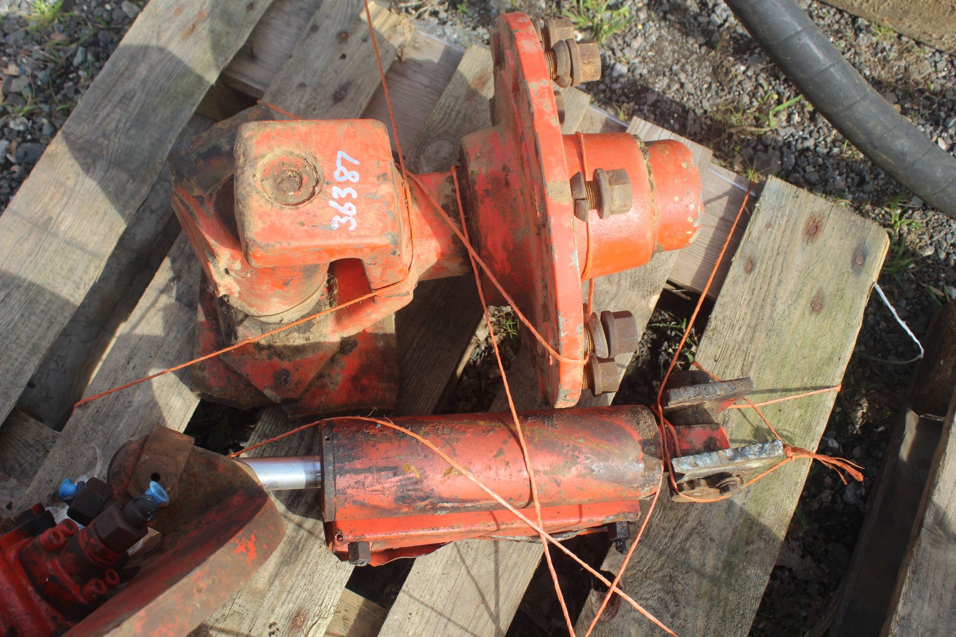 Pair of Grimme Hydraulic wheel motors. V - Image 5 of 7