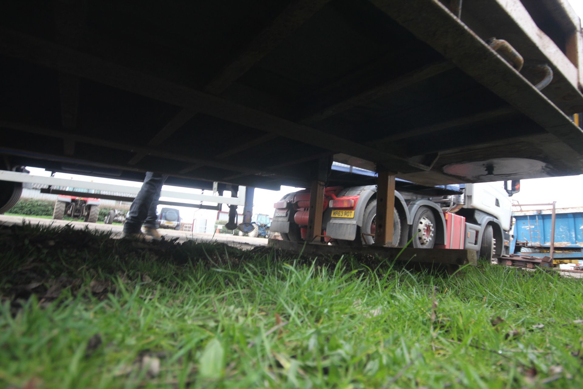 SM Trailers 37.3T 13.7m tri-axle step frame beavertail low loader trailer. Registration C198677. - Image 51 of 56