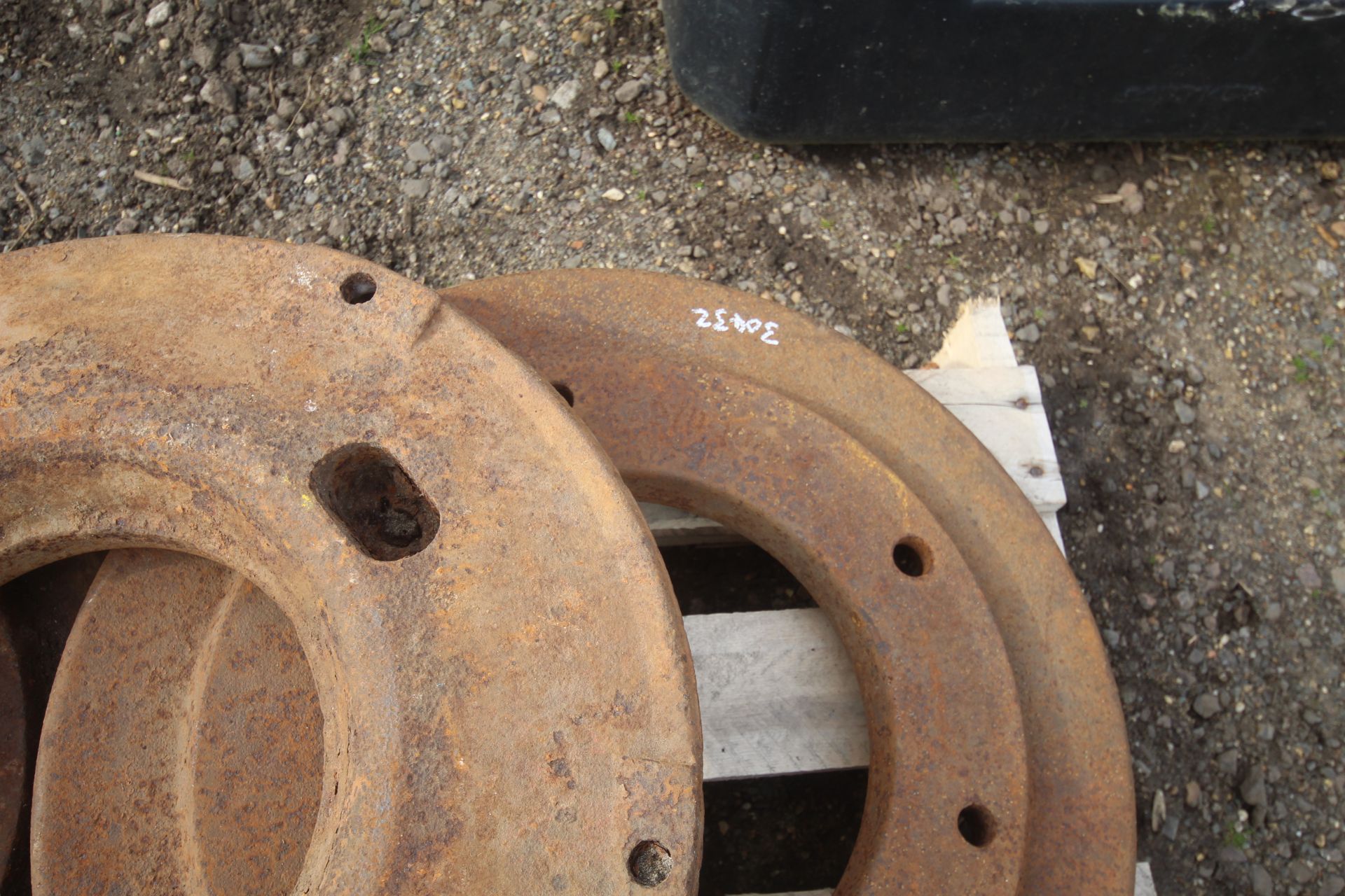 Fordson rear wheel weights: starter and 2x weights. - Image 4 of 5