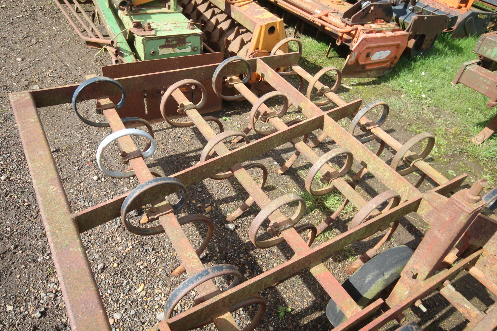 Rekord 5m mounted hydraulic folding spring tines. V - Image 9 of 16