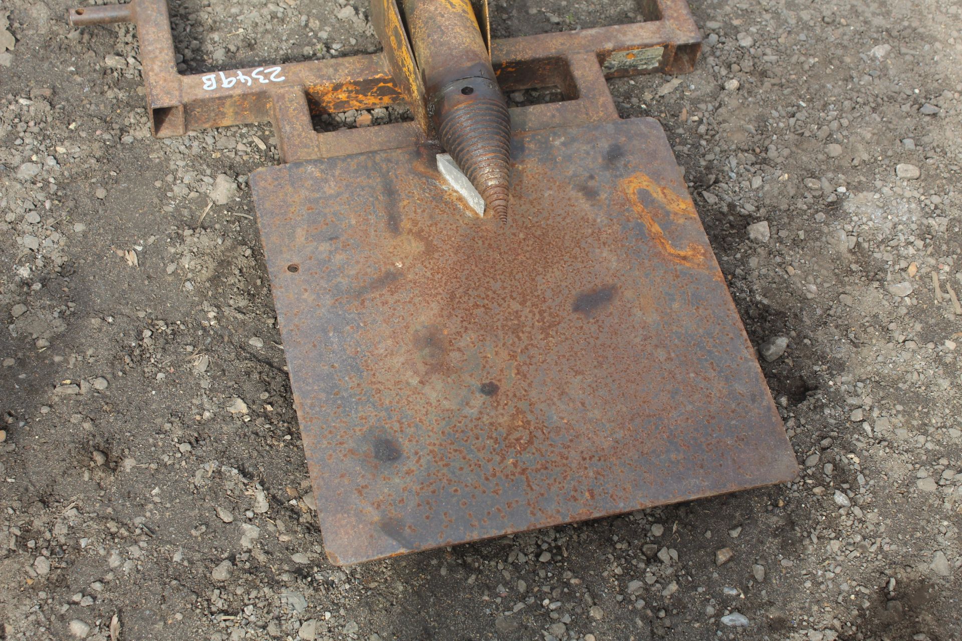 Hy-Crack PTO driven log splitter. V - Image 5 of 5