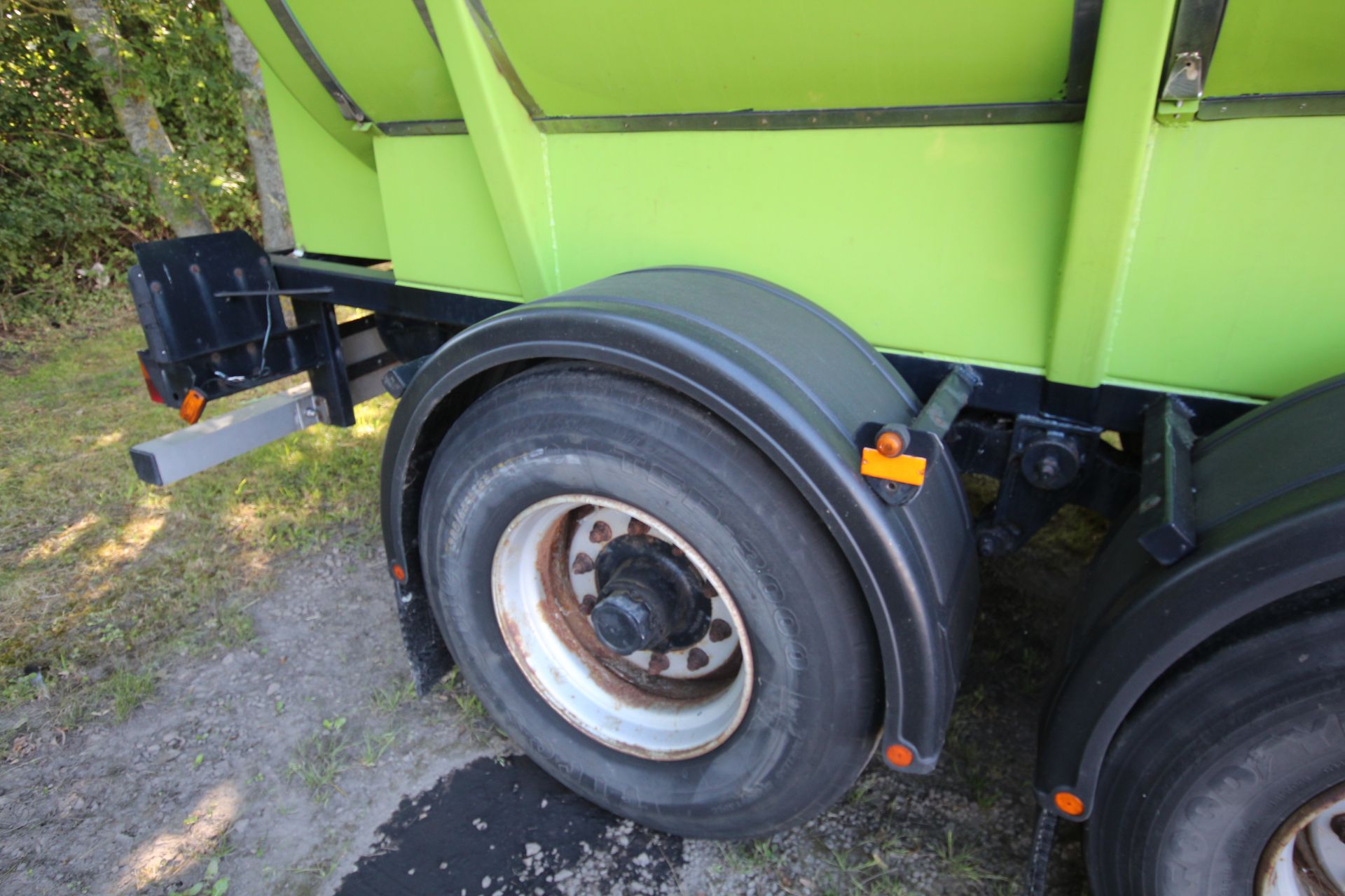 Dairy Products Transport 24,575L stainless steel tri-axle tanker. Registration A160342. Date of - Image 23 of 54