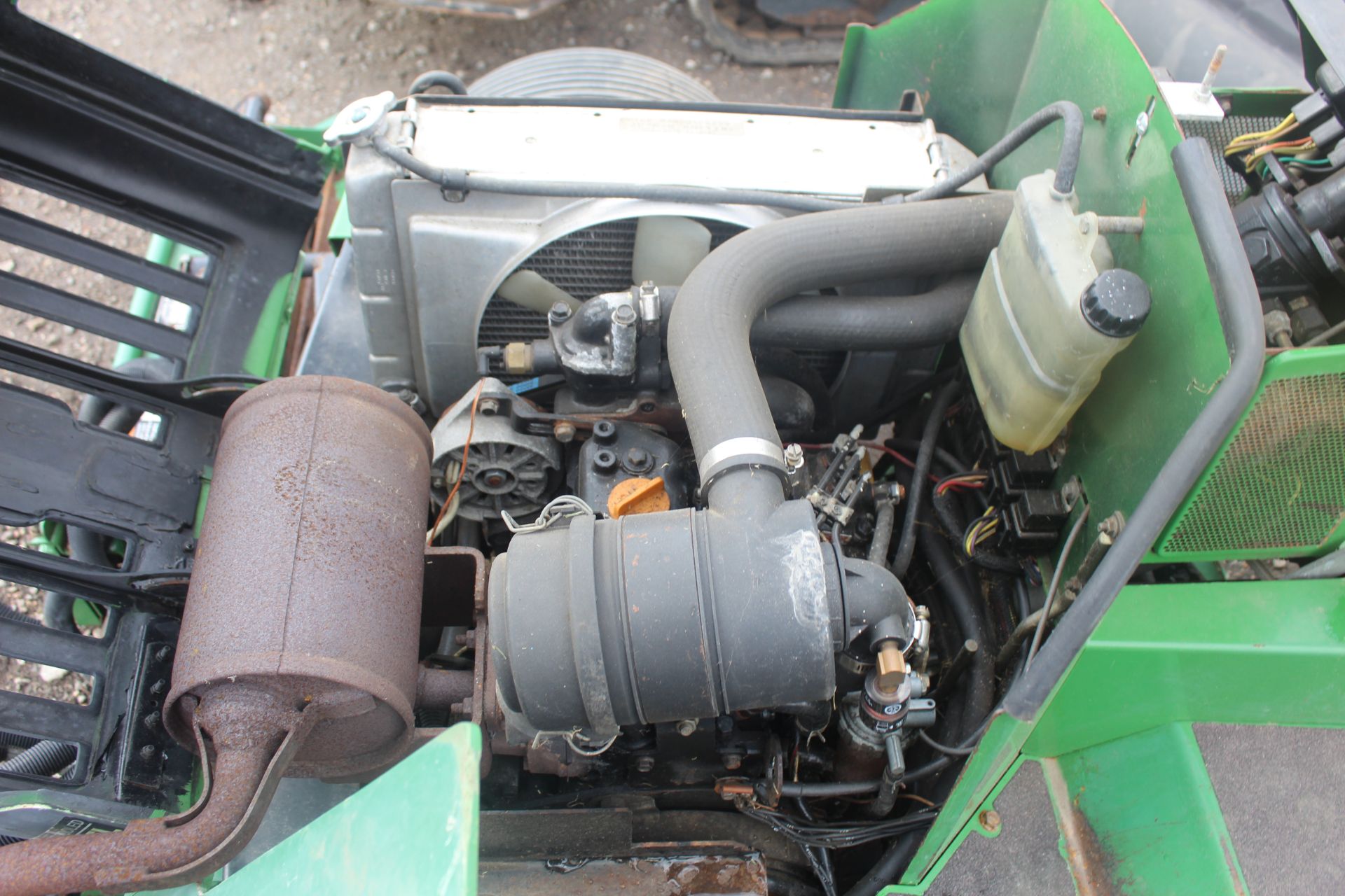 John Deere 2653A hydrostatic diesel triple gang fine-cut ride-on mower. Key held. V - Image 25 of 25