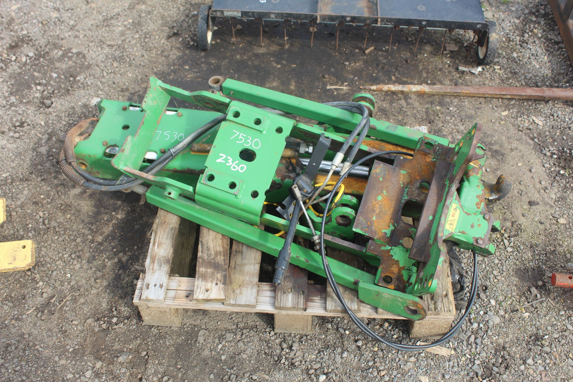 John Deere 7530 pick-up hitch. V