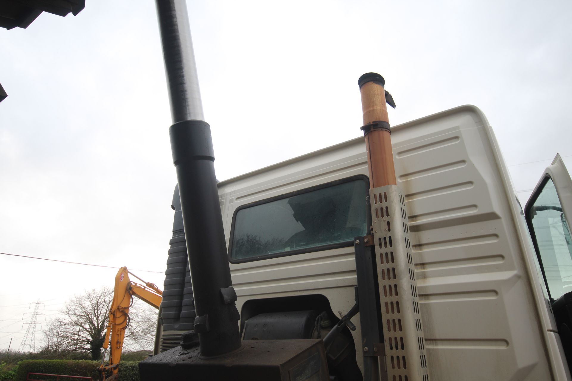 Volvo FMX 410 8x4 32T tipper. Registration WX13 CKF. Date of first registration 17/05/2013. 520, - Image 79 of 80