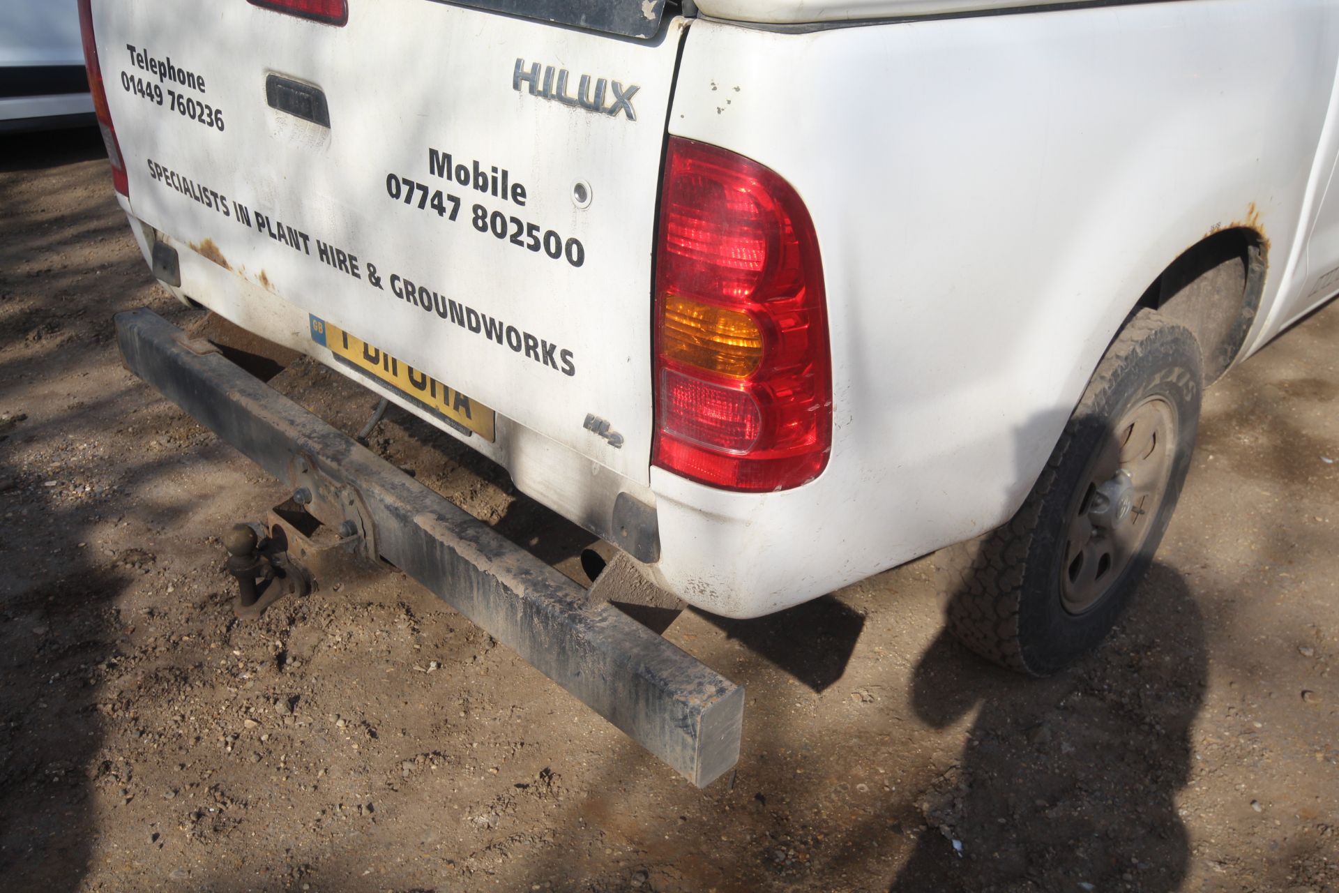 Toyota Hilux 2.5L diesel manual double cab pick-up. Registration FD11 UHA. Date of first - Image 17 of 58