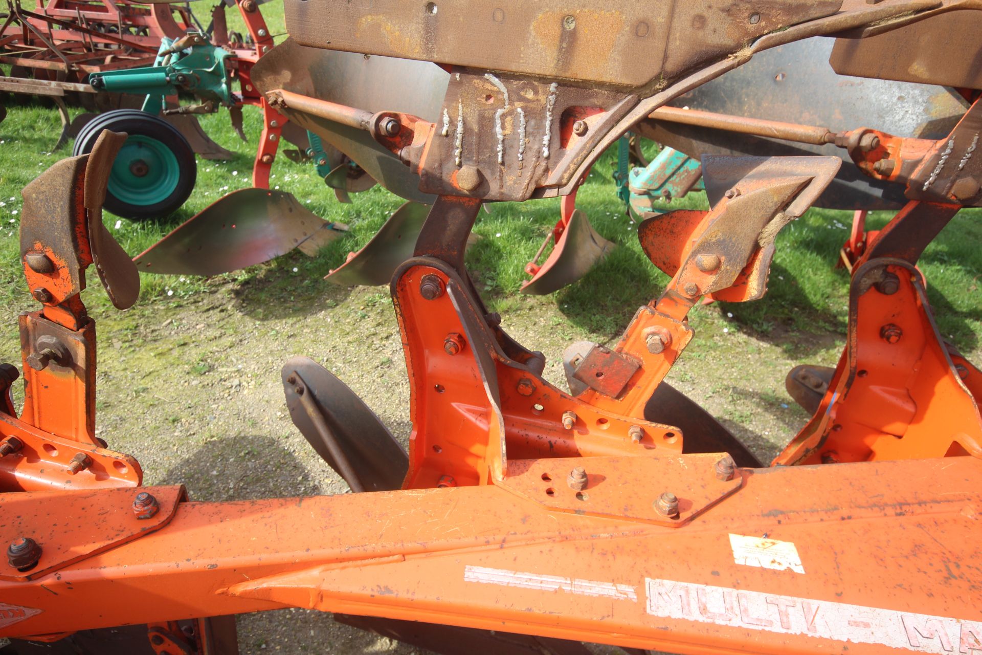 Kuhn Multimaster 121 4+1F reversible plough. Type M121 5ET. Serial number H1985. May 2002. Manual - Bild 23 aus 26