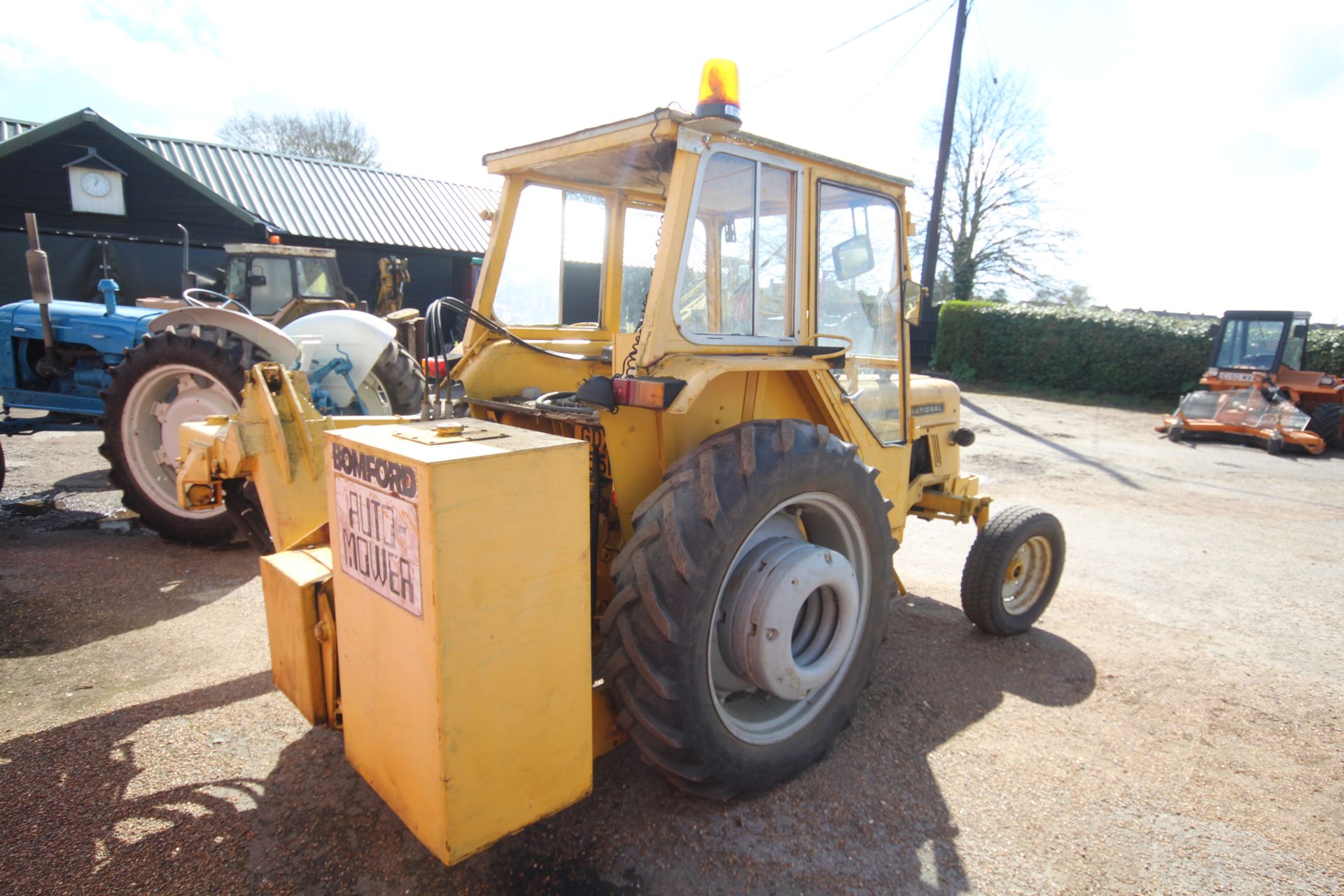 International 2400 Series A 2WD tractor. Registration GDX 955N. Date of first registration 01/11/ - Image 3 of 66