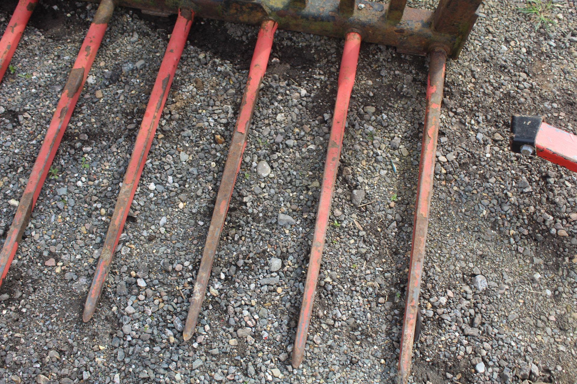 Slewtic muck fork. CAT telehandler brackets. V - Image 3 of 10