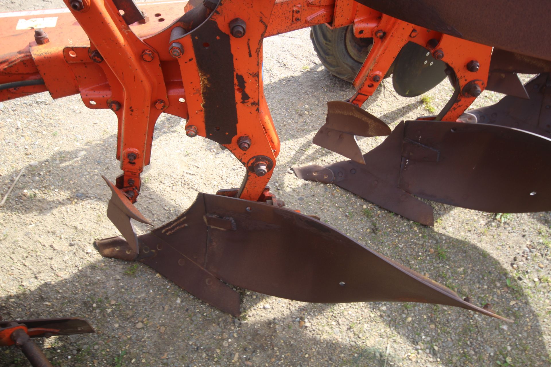 Kuhn Multimaster 121 4+1F reversible plough. Type M121 5ET. Serial number H1985. May 2002. Manual - Image 13 of 26