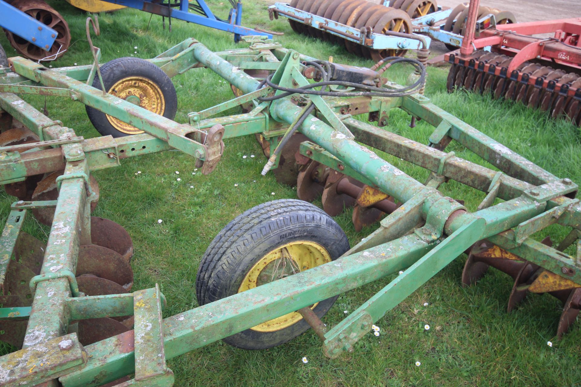 John Deere 3.5m trailed discs. For sale due to retirement. V - Image 11 of 15