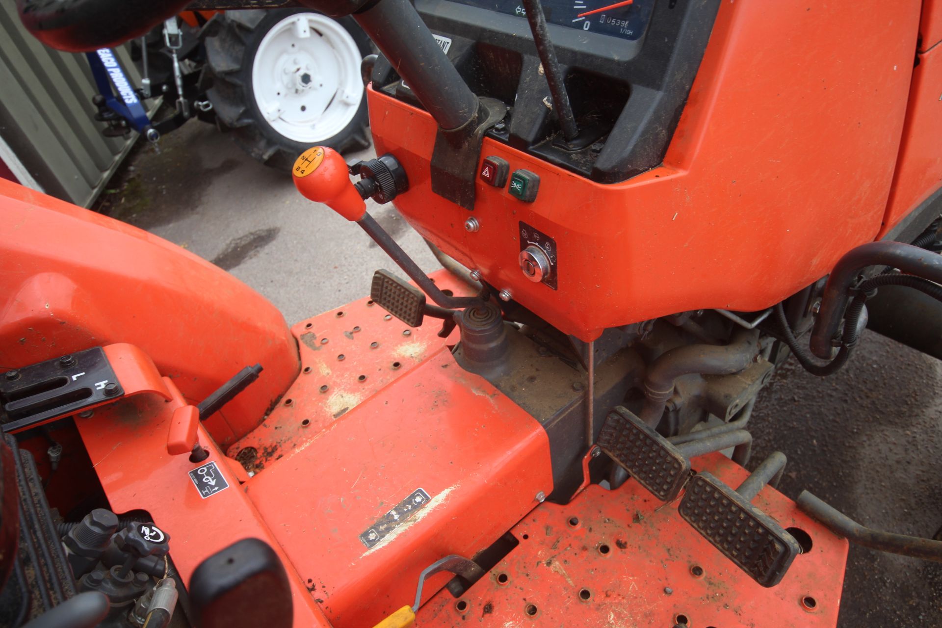 Kubota L3200 4WD compact tractor. Registration AY15 CYZ. Date of first registration xx/xx/2015. - Image 13 of 30