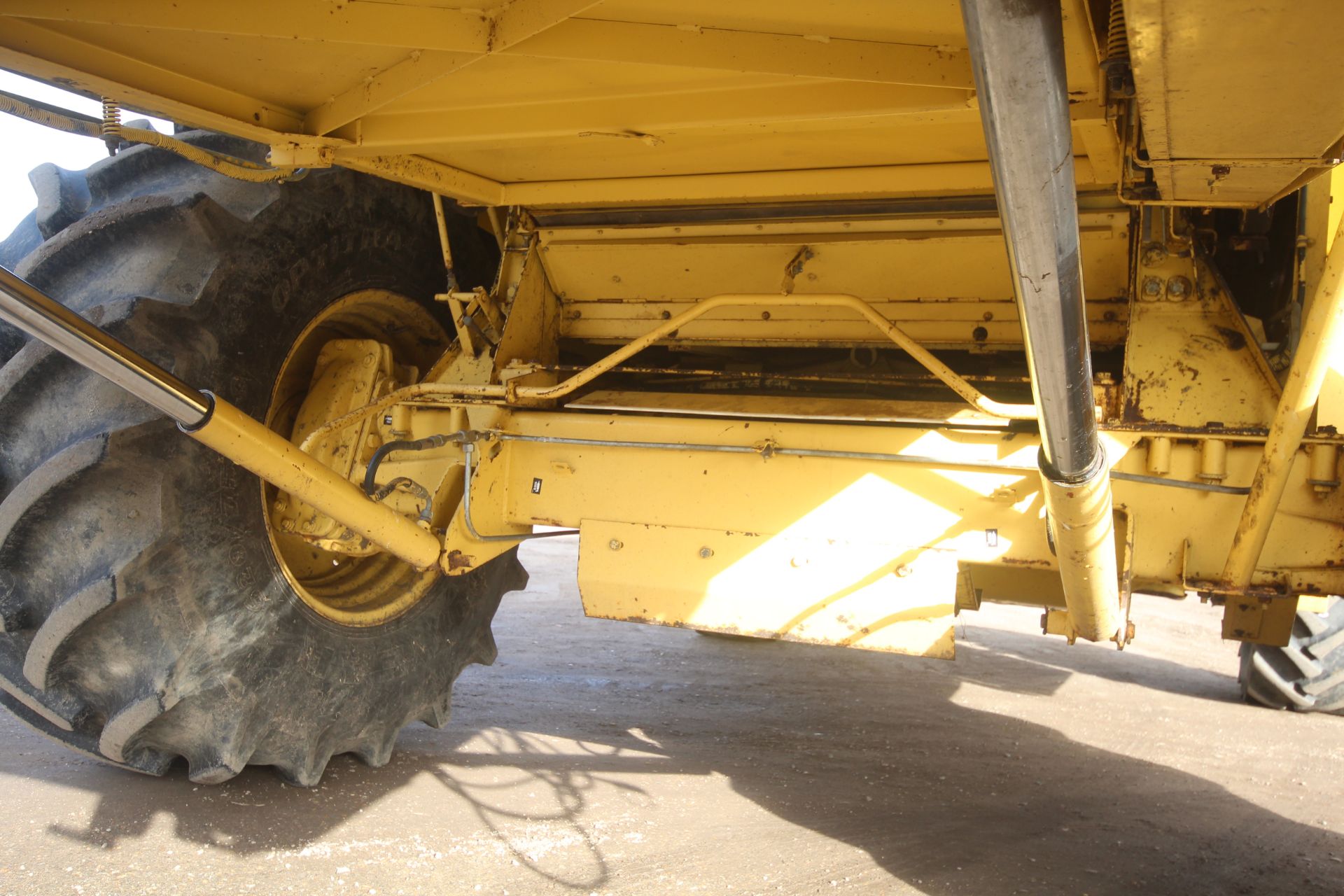 New Holland TX65 5 straw walker combine harvester. Registration N887 SKS. Date of first registration - Image 16 of 163