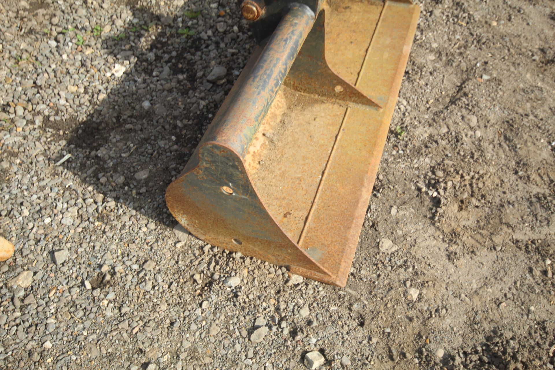 Grading bucket for 1.7T - 1.9T excavator 30mm pins. - Image 2 of 3