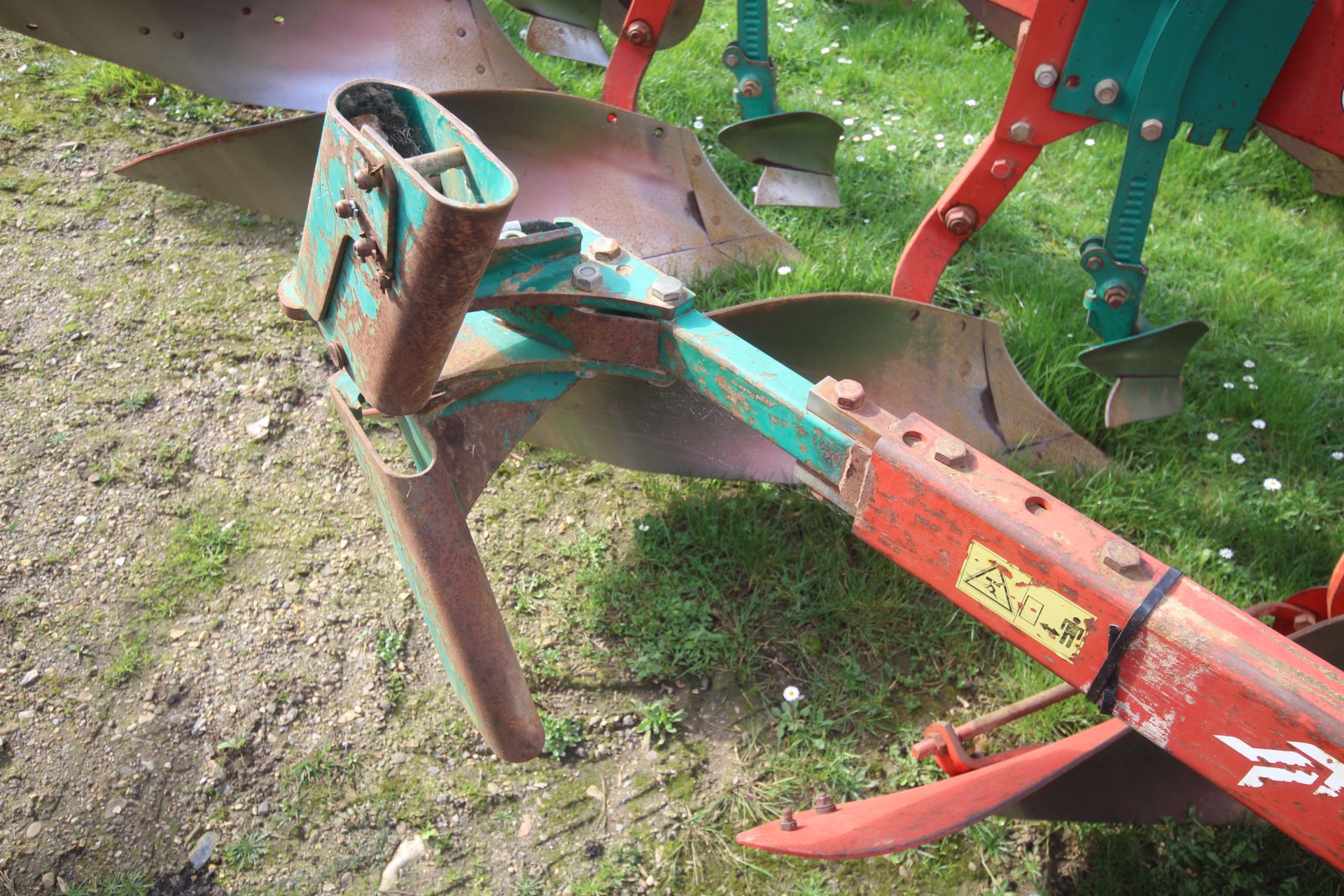 Kverneland LD85 5F reversible plough. With press arm. V - Image 11 of 29