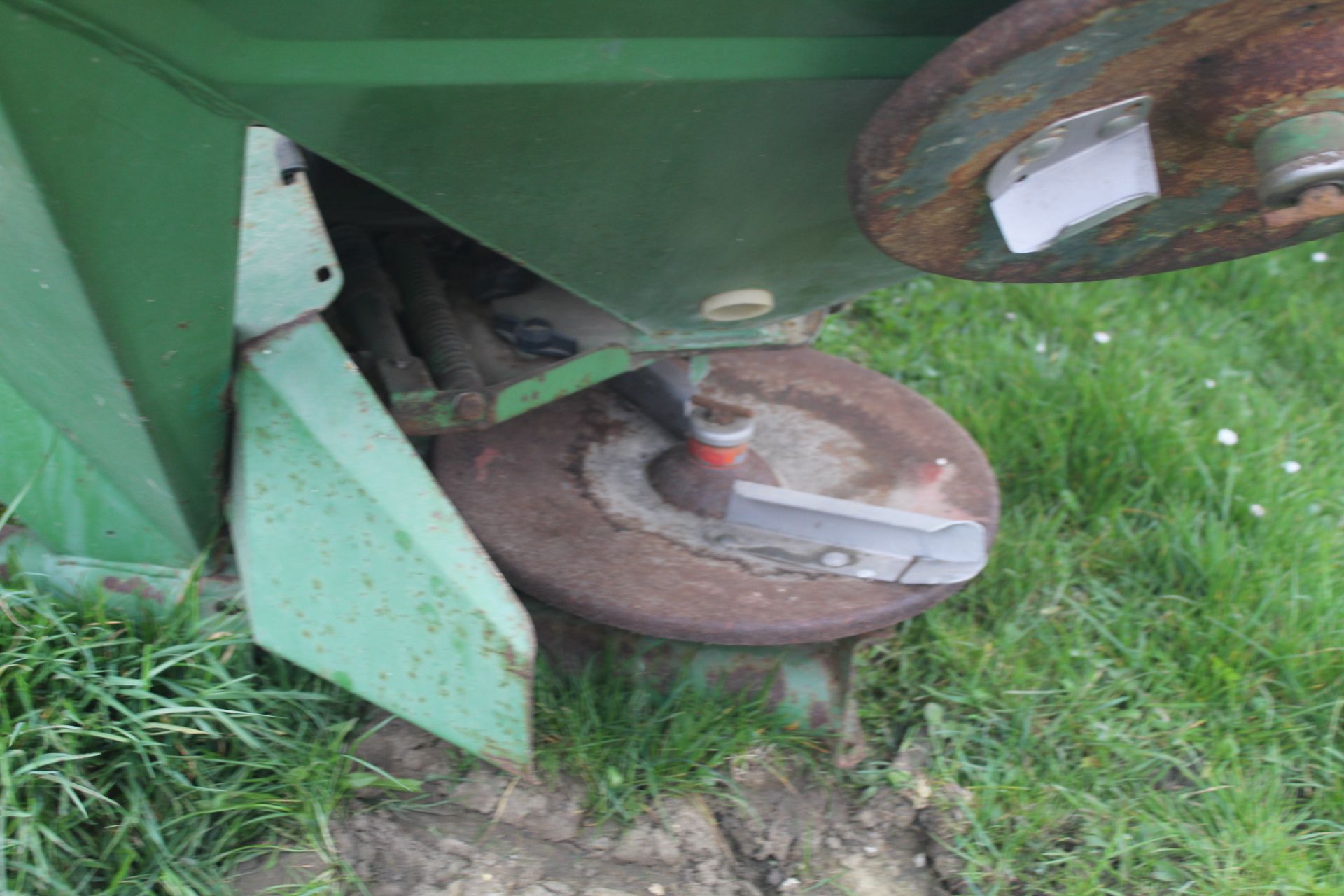 Amazone ZA-U 1001 twin disc fertiliser spreader. For sale due to retirement. V - Image 4 of 14