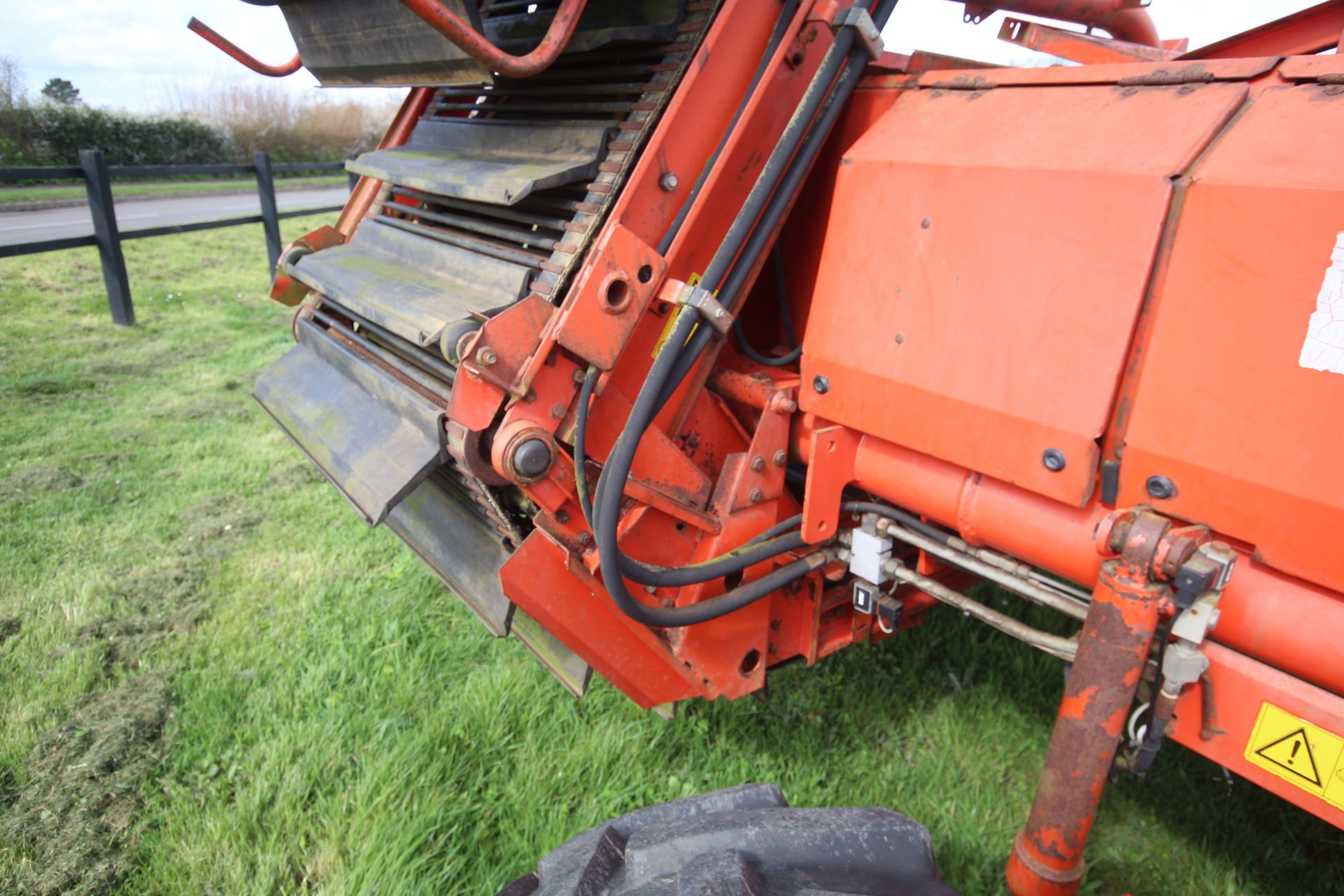 Grimme DL1700 Variant carrot/ onion harvester. With star cleaners. Control Box held. V - Bild 18 aus 61