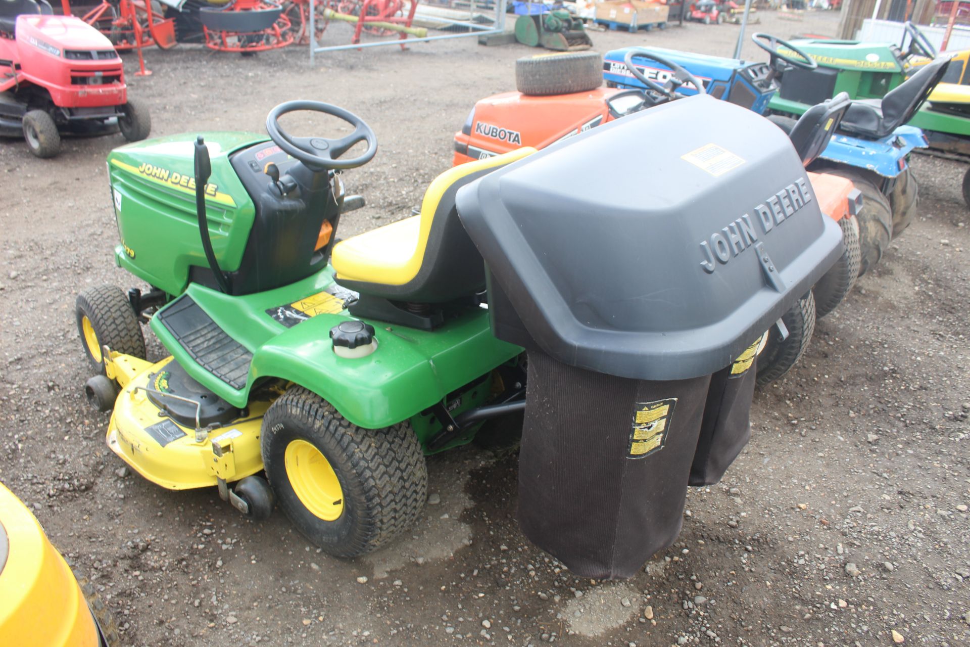 John Deere LX279 lawn mower with collector. Owned from new. Key held. - Image 4 of 30