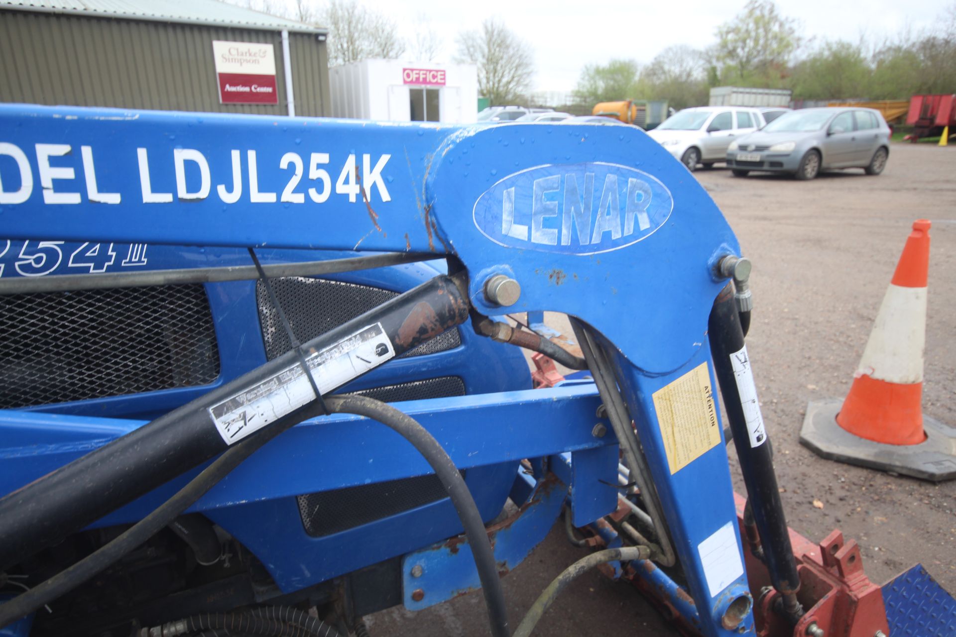 Lenar JL254 II 4WD compact tractor. Turf wheels and tyres. Lenar LDJL245K power loader. With - Bild 30 aus 39