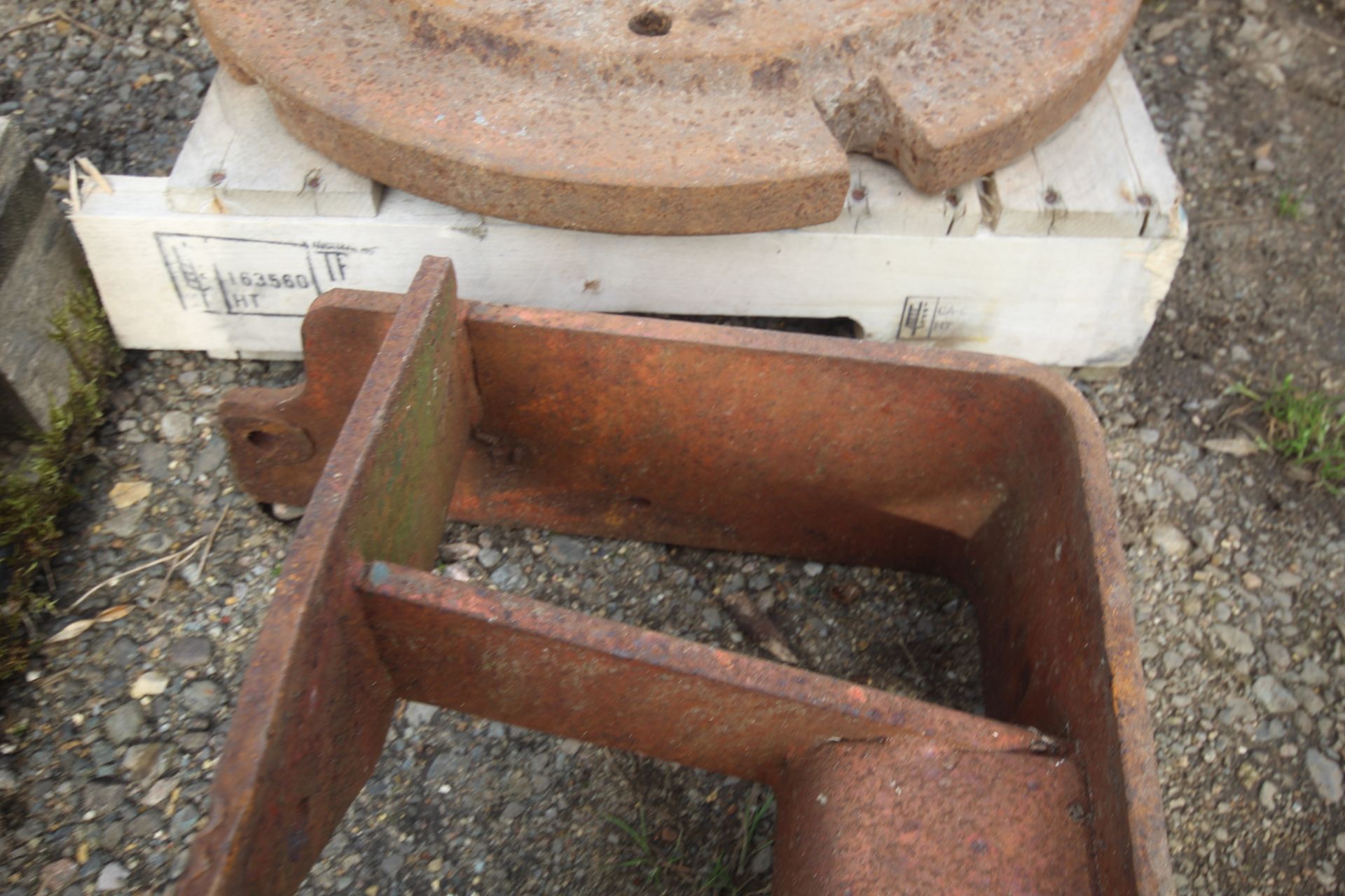 Massey Ferguson 165 weight carrier. - Image 4 of 5