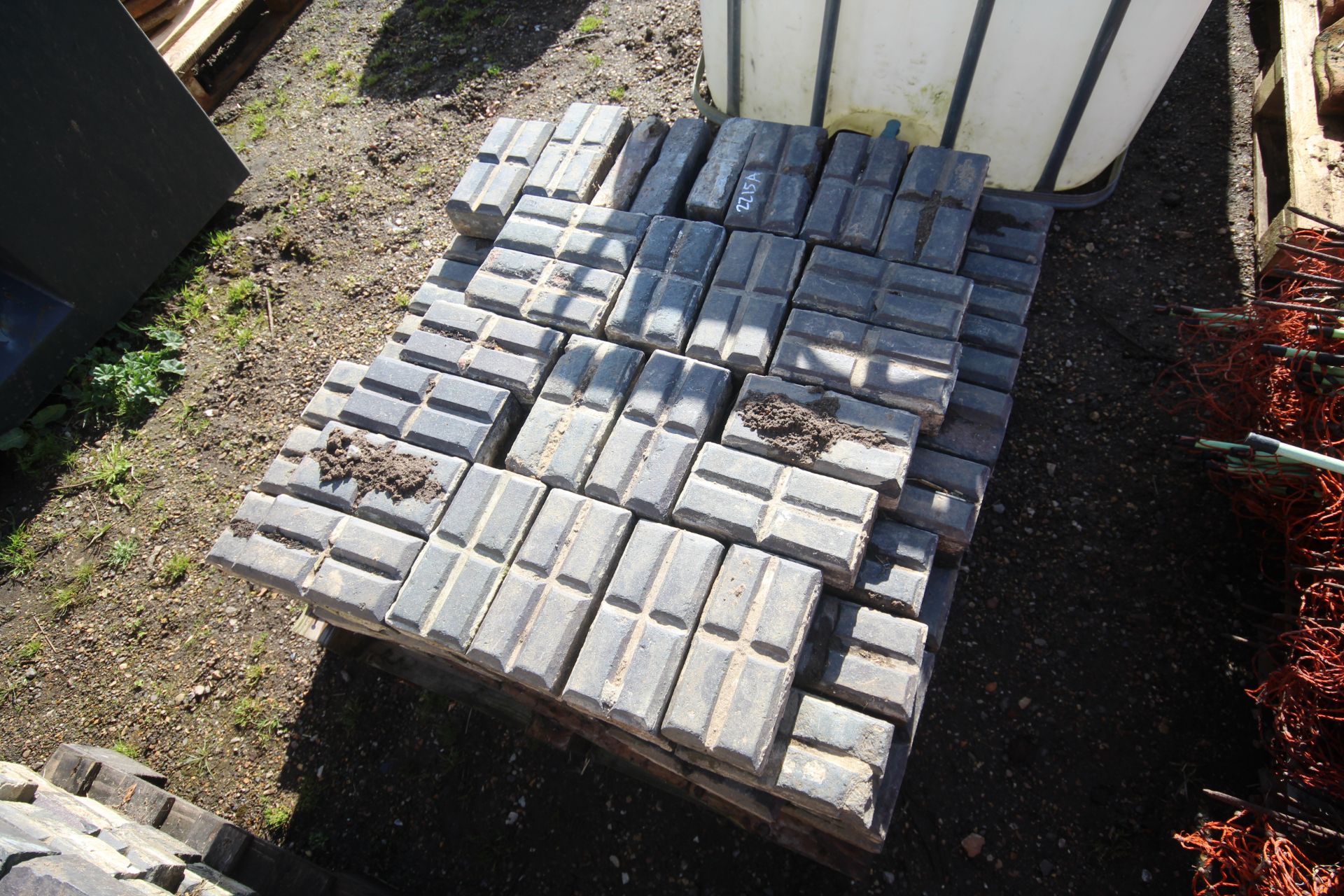 2x pallets of yard bricks. - Image 5 of 5