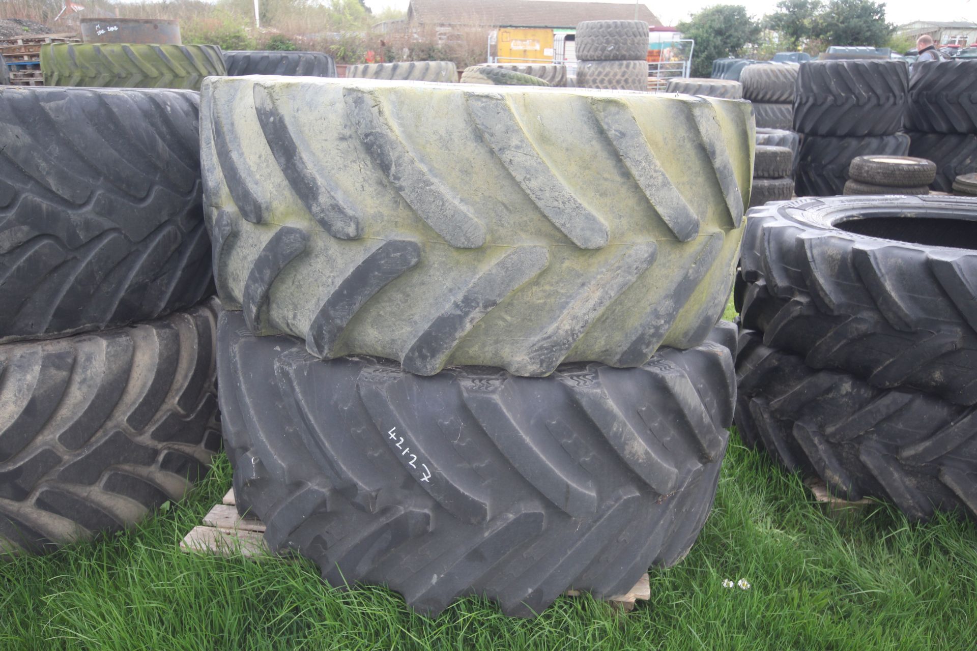 2x 600/70R28 tyres. V - Image 2 of 5