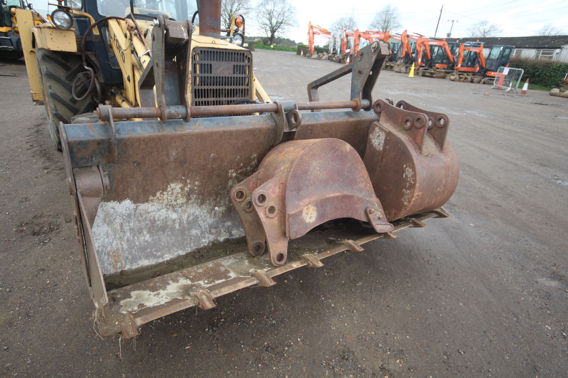 Ford 655 4WD backhoe loader. Registration F829 MVX. Date of first registration 03/10/1988. Showing - Image 5 of 87